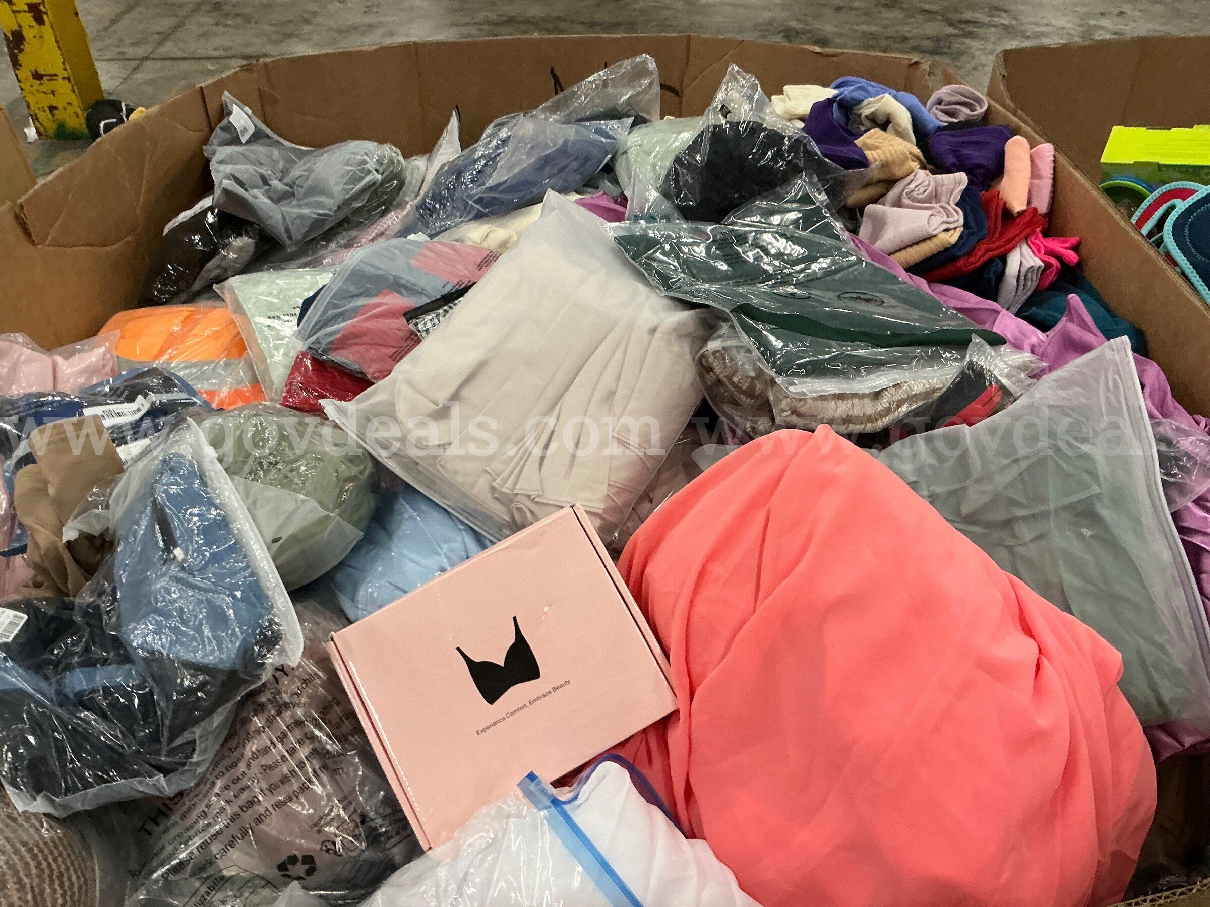 Apparel "Clothes" (SEP26-0574)  0574 Government Surplus Auction - Photo #3