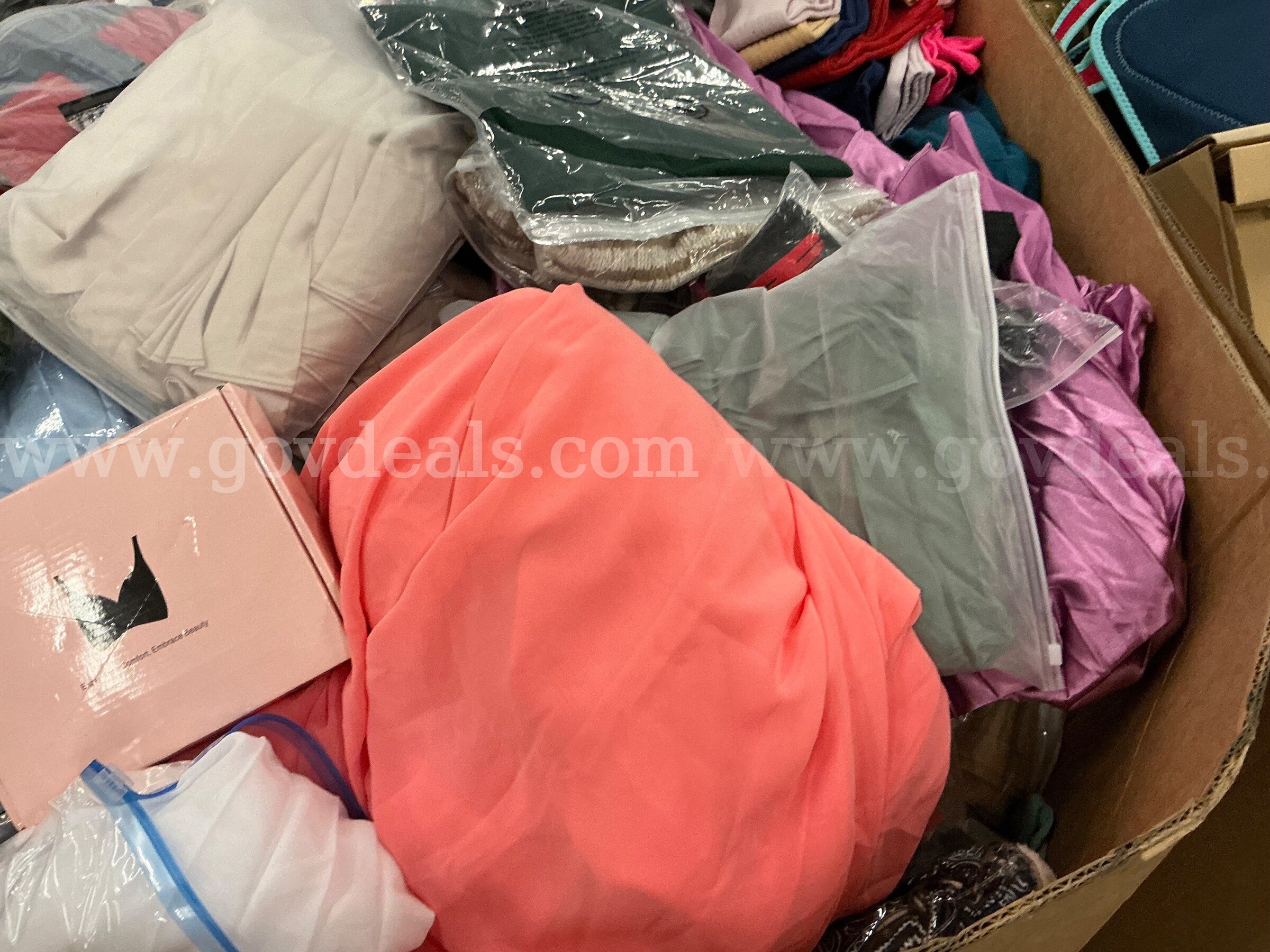Apparel "Clothes" (SEP26-0574)  0574 Government Surplus Auction - Photo #4