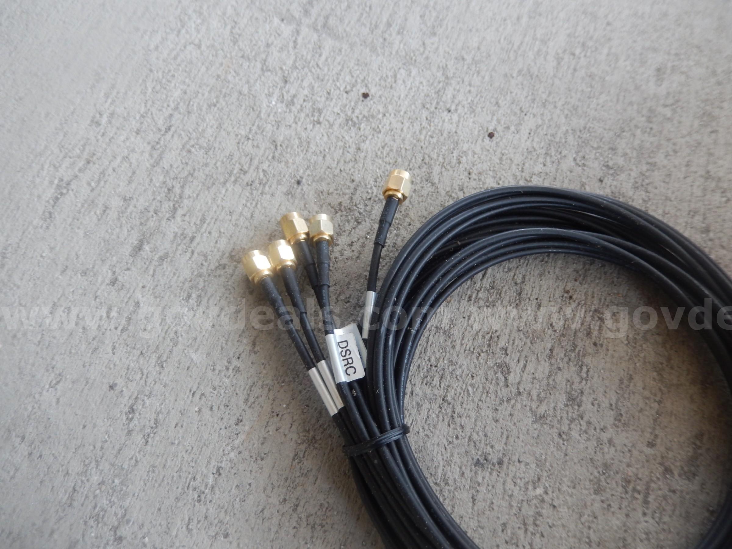 USED (12) SKYWAVE 16-7023 MIMO ANTENNA, (13) BLACK METAL BRACKETS SKYWAVE 7023 Government Surplus Auction - Photo #5