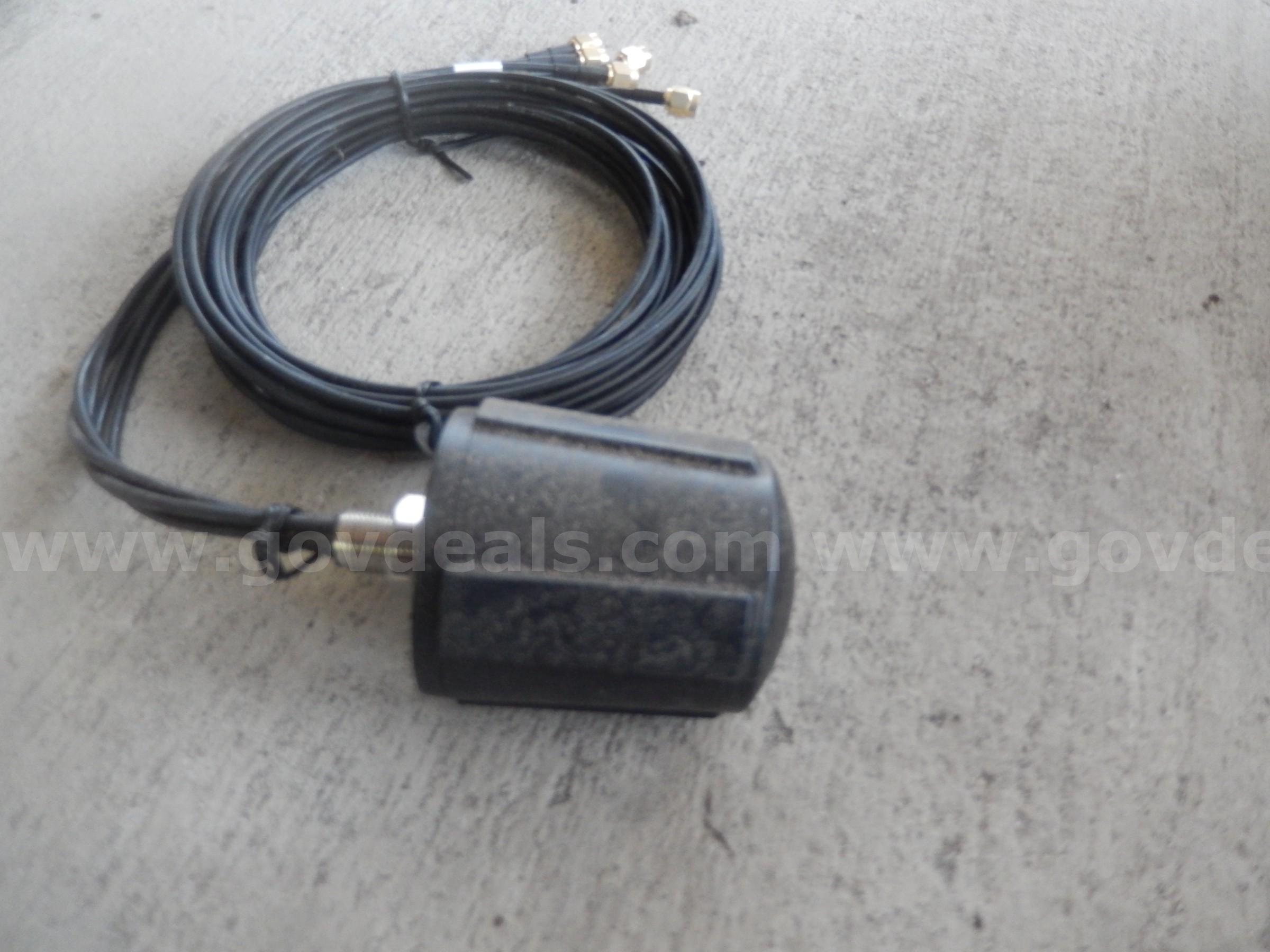 USED (12) SKYWAVE 16-7023 MIMO ANTENNA, (13) BLACK METAL BRACKETS SKYWAVE 7023 Government Surplus Auction - Photo #6