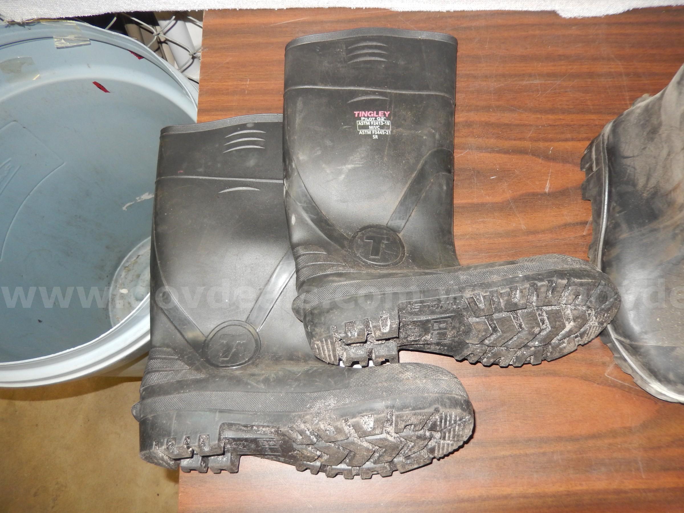 USED (2) PAIR BLACK BUBBER BOOTS, SIZE 10, (1) PAIR TINGLEY BLACK RUBBER BOOTS, SIZE 10 TINGLEY  Government Surplus Auction - Photo #2
