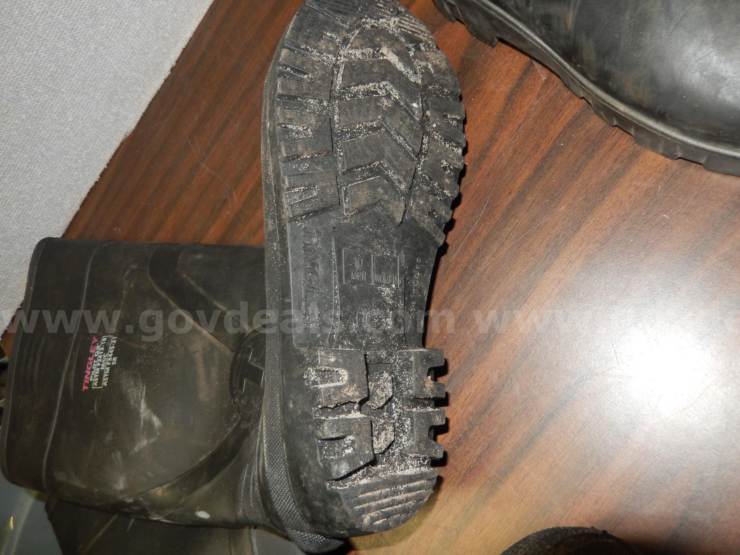 USED (2) PAIR BLACK BUBBER BOOTS, SIZE 10, (1) PAIR TINGLEY BLACK RUBBER BOOTS, SIZE 10 TINGLEY  Government Surplus Auction - Photo #4