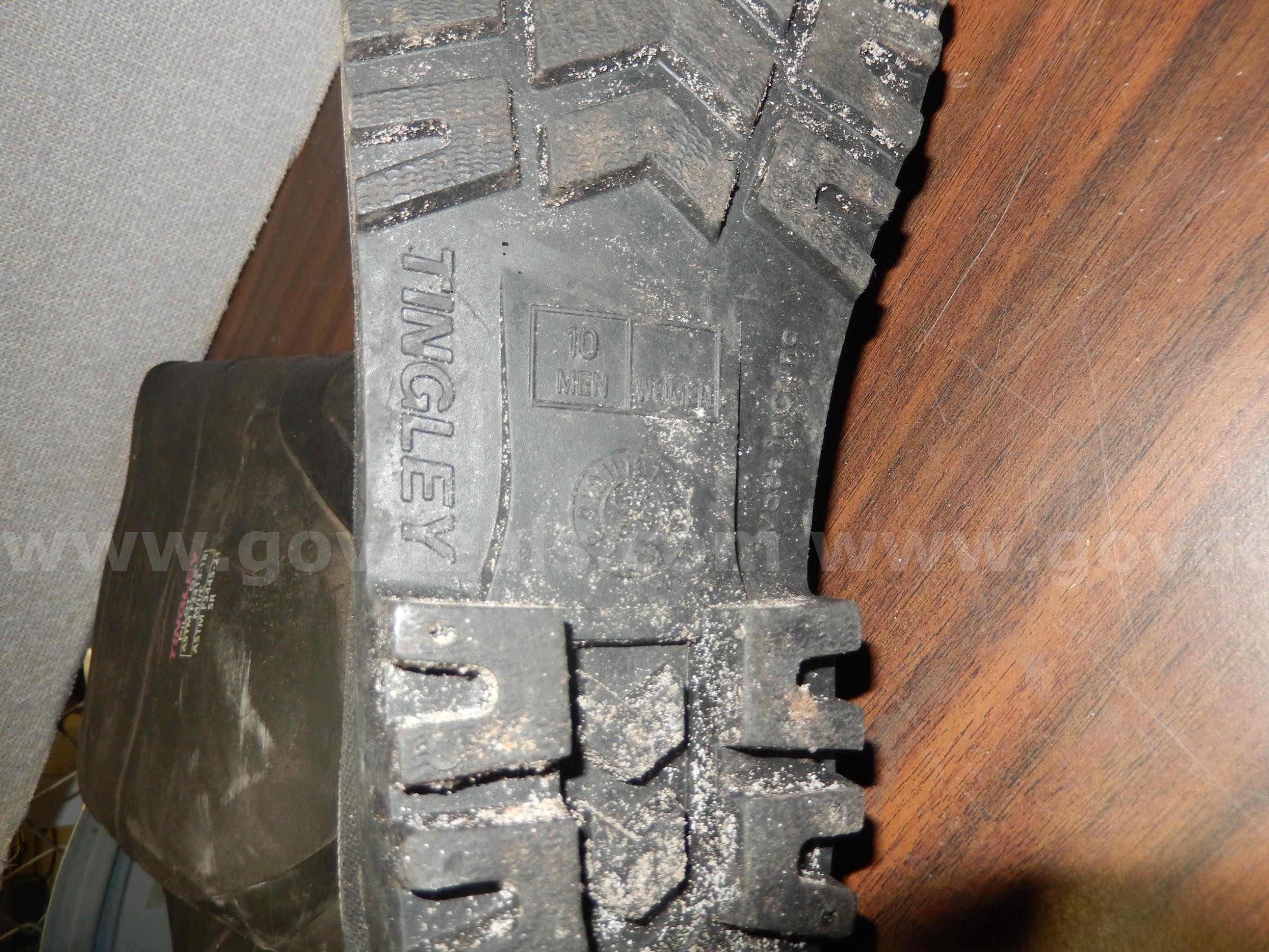USED (2) PAIR BLACK BUBBER BOOTS, SIZE 10, (1) PAIR TINGLEY BLACK RUBBER BOOTS, SIZE 10 TINGLEY  Government Surplus Auction - Photo #5
