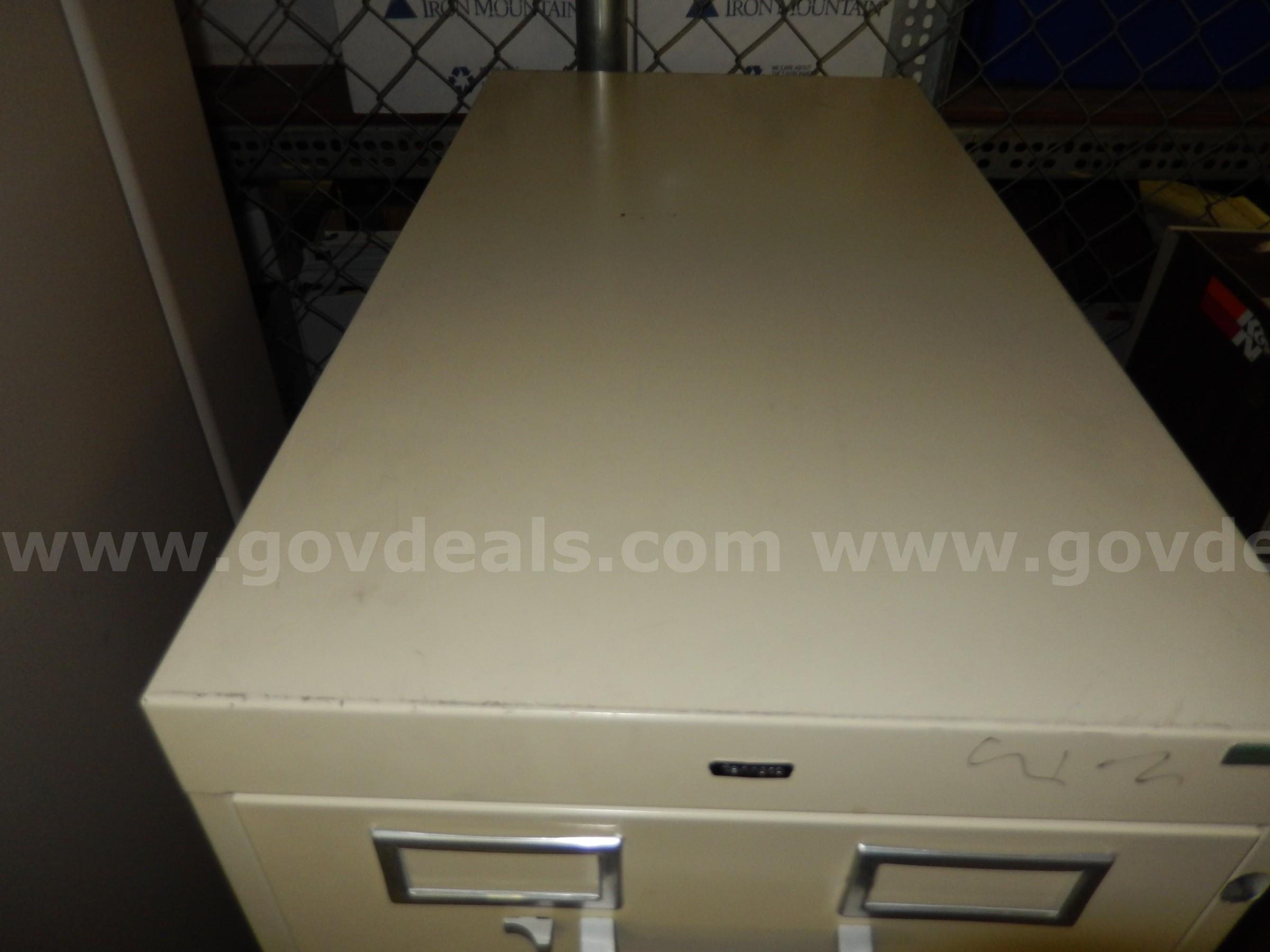 USED (1) TENNSCO , 8-DRAWER, CD/DVD CABINET  52" H x 28" D x 15" W TENNSCO  Government Surplus Auction - Photo #2