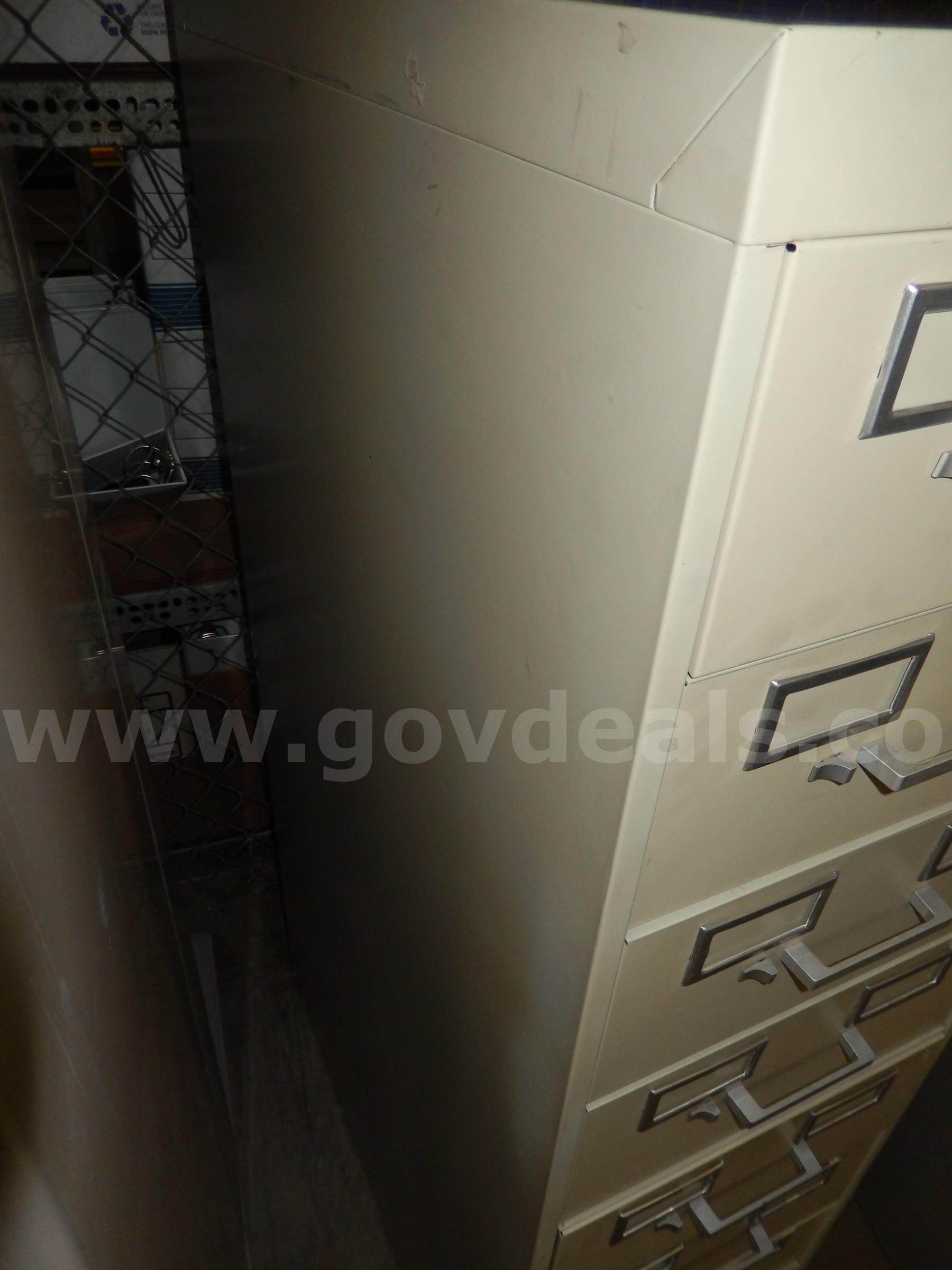 USED (1) TENNSCO , 8-DRAWER, CD/DVD CABINET  52" H x 28" D x 15" W TENNSCO  Government Surplus Auction - Photo #3
