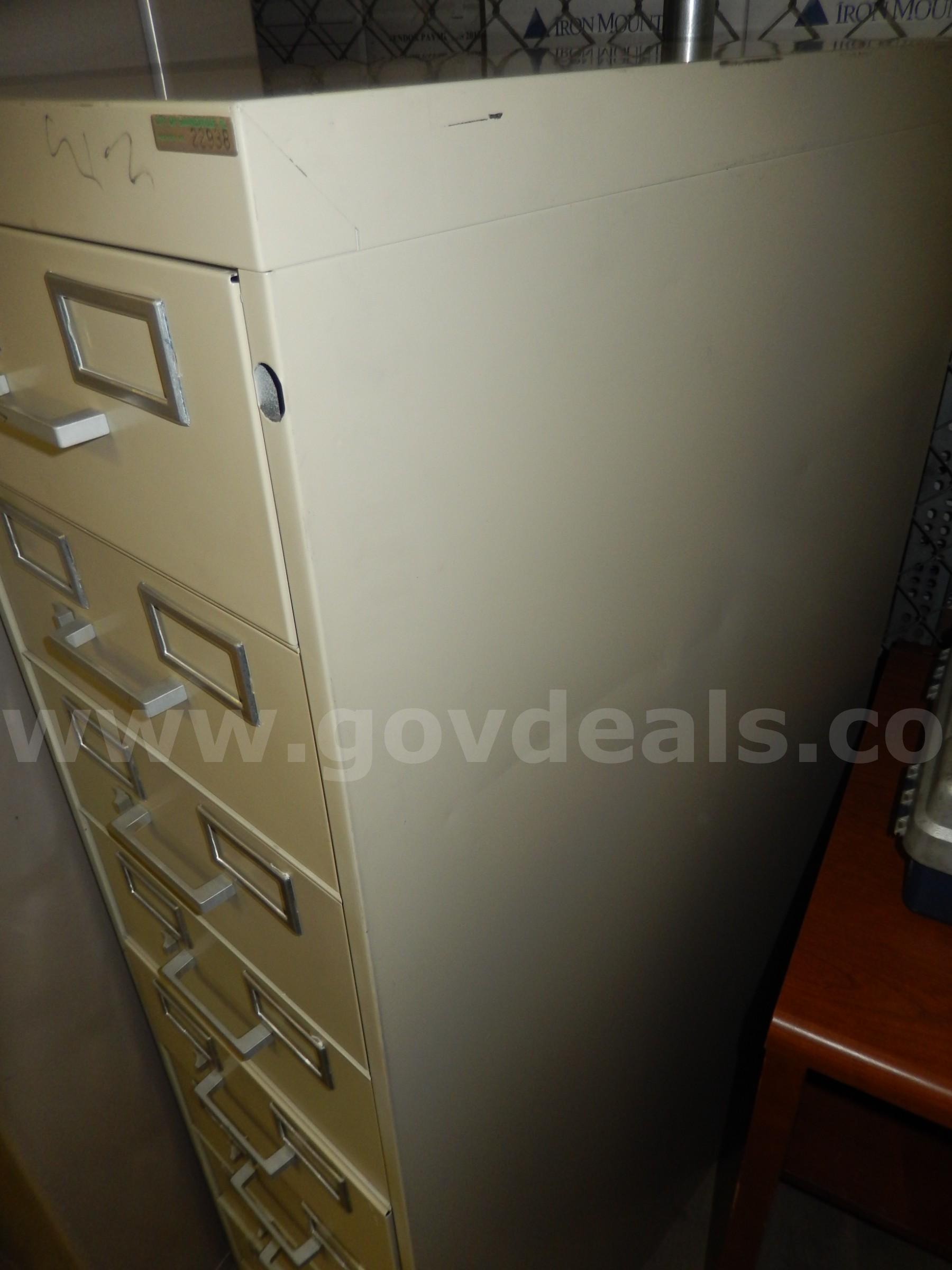 USED (1) TENNSCO , 8-DRAWER, CD/DVD CABINET  52" H x 28" D x 15" W TENNSCO  Government Surplus Auction - Photo #4