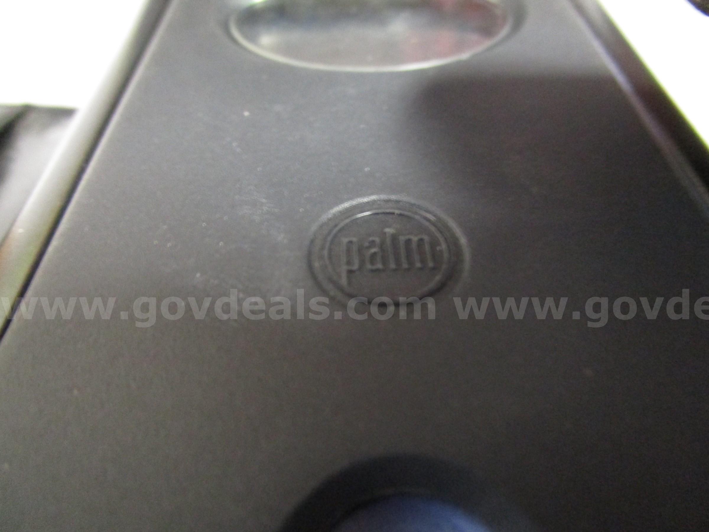 (1) USED PALM PILOT M125 PDA W/ LEATHER CASE PALM M125 Government Surplus Auction - Photo #2