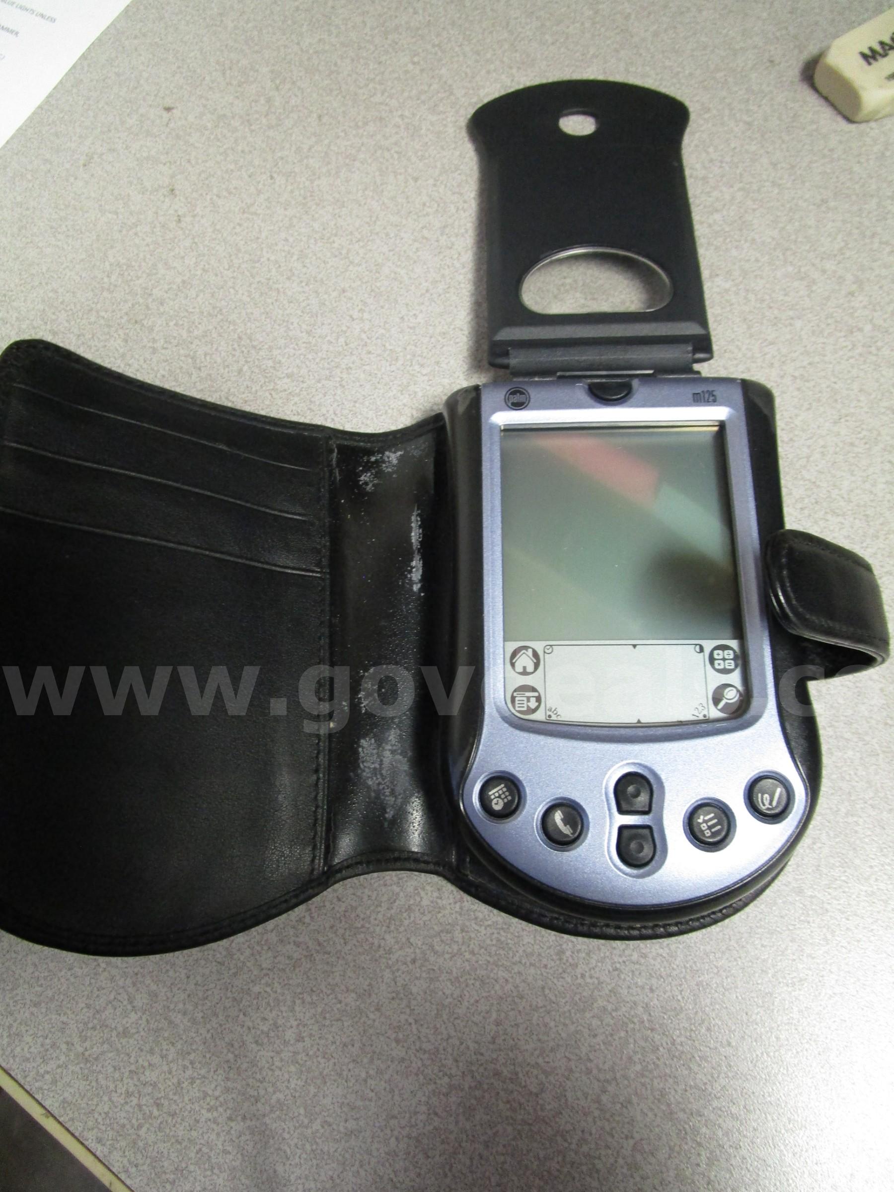 (1) USED PALM PILOT M125 PDA W/ LEATHER CASE PALM M125 Government Surplus Auction - Photo #4