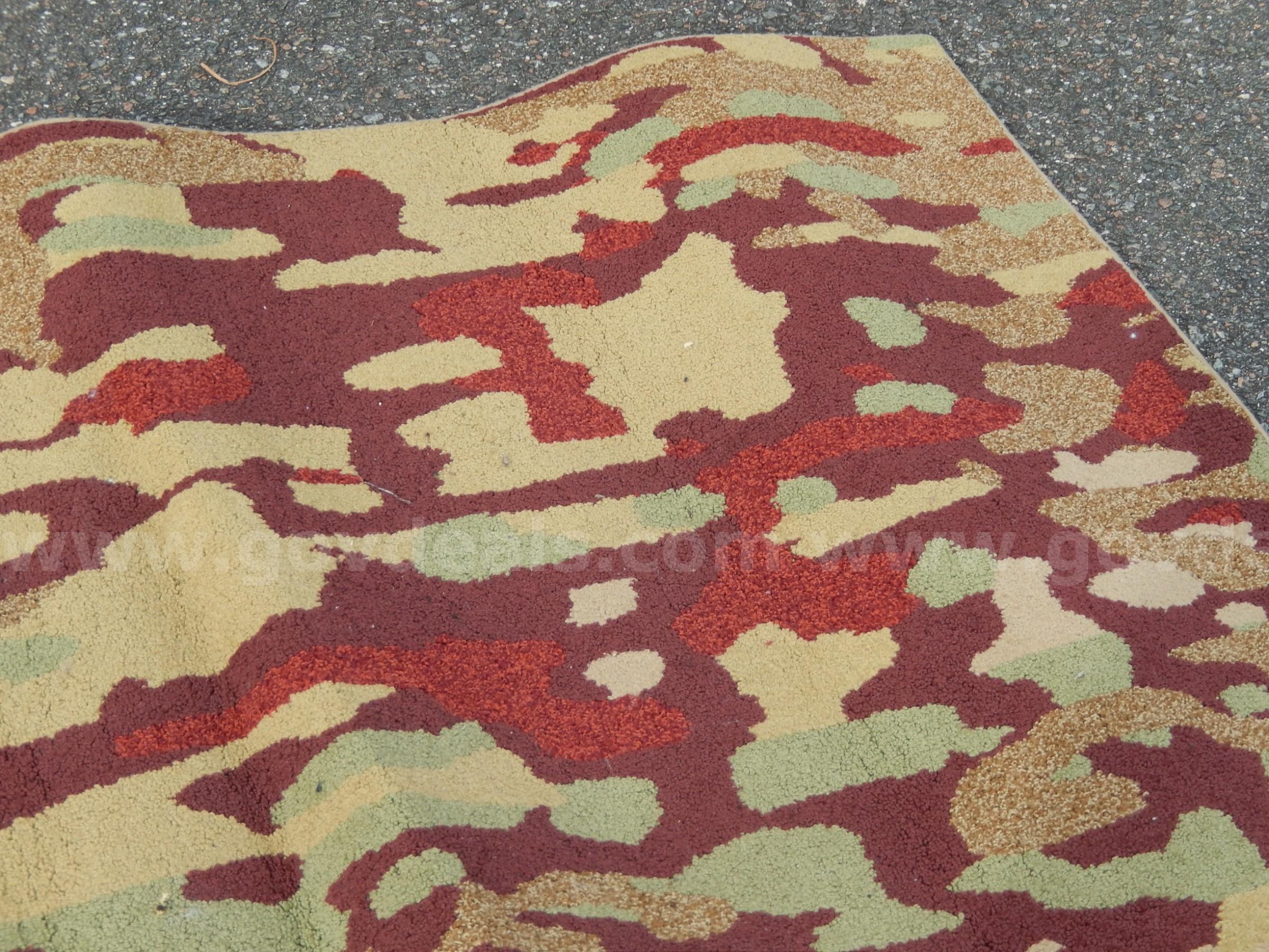 USED (1) LARGE TAN PATTERN RUG 70" x 60"   Government Surplus Auction - Photo #4