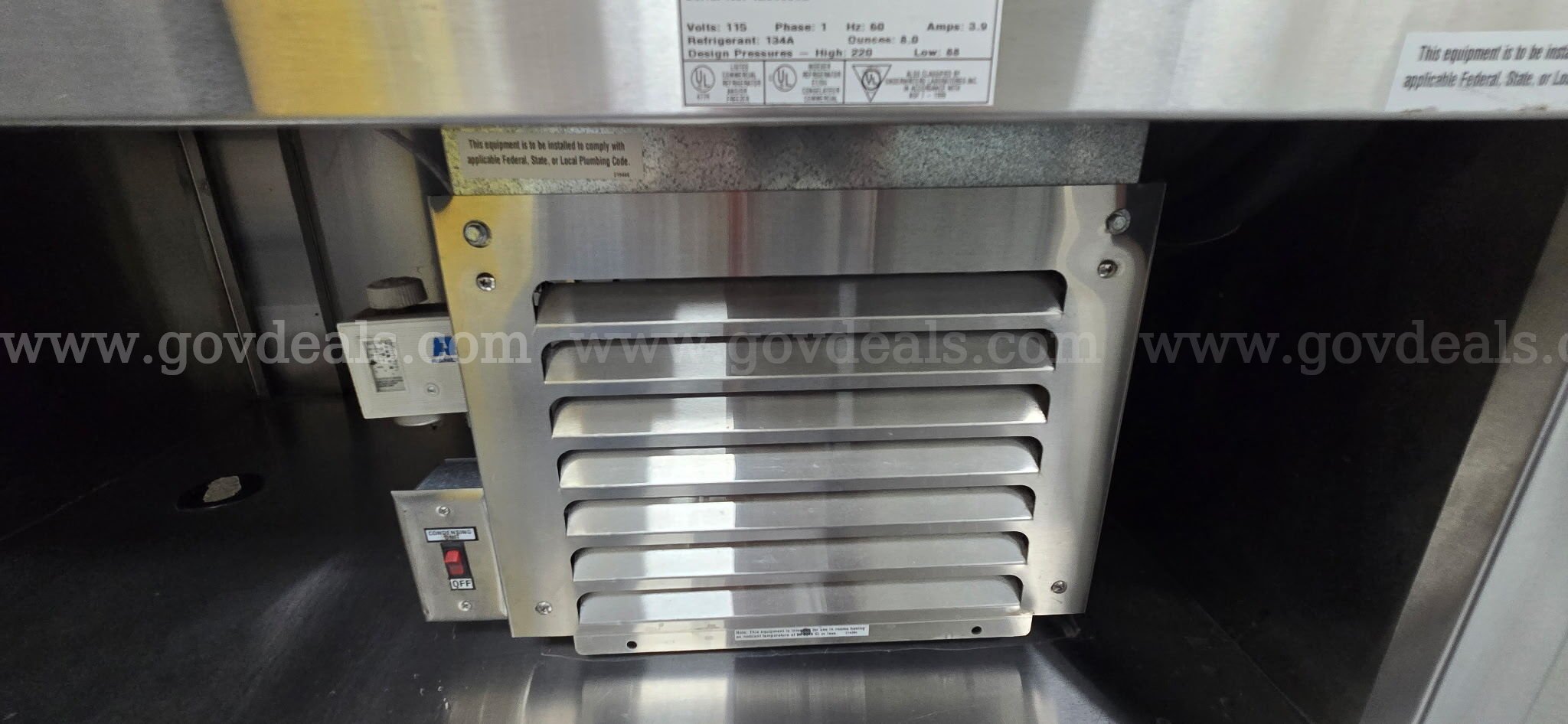 Duke Refrigerated Cold Units with Glass Sneeze Guards Duke TCM-46SS7 M Government Surplus Auction - Photo #2