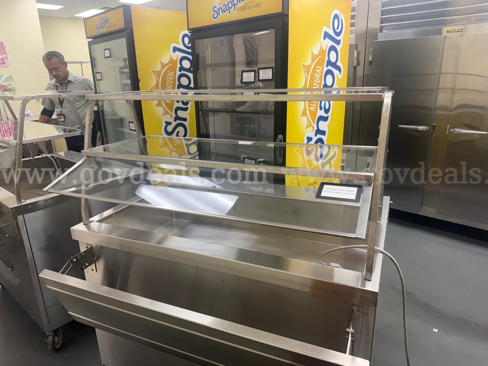 Duke Refrigerated Cold Units with Glass Sneeze Guards Duke TCM-46SS7 M Government Surplus Auction - Photo #3