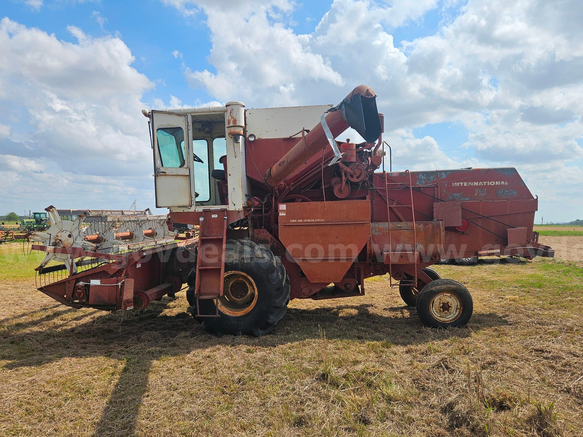1976 International Harvester 715 Combine