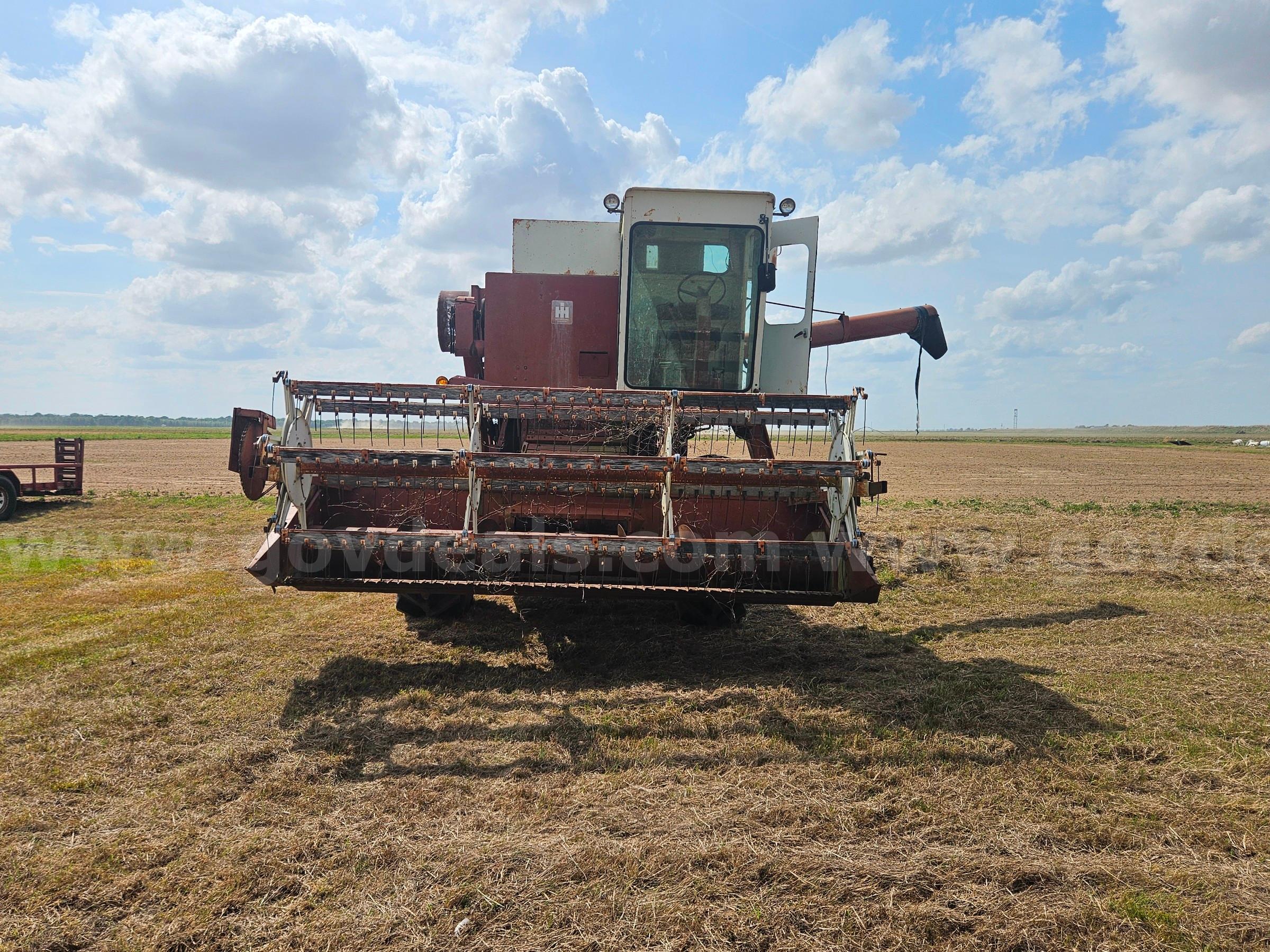 1976 International Harvester 715 Combine International Harvester 715 Government Surplus Auction - Photo #2