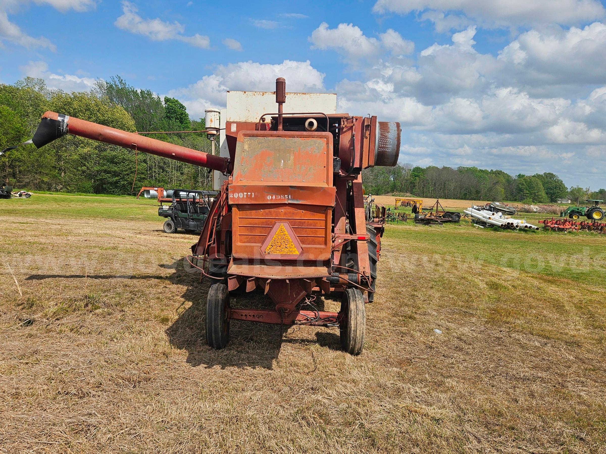 1976 International Harvester 715 Combine International Harvester 715 Government Surplus Auction - Photo #4