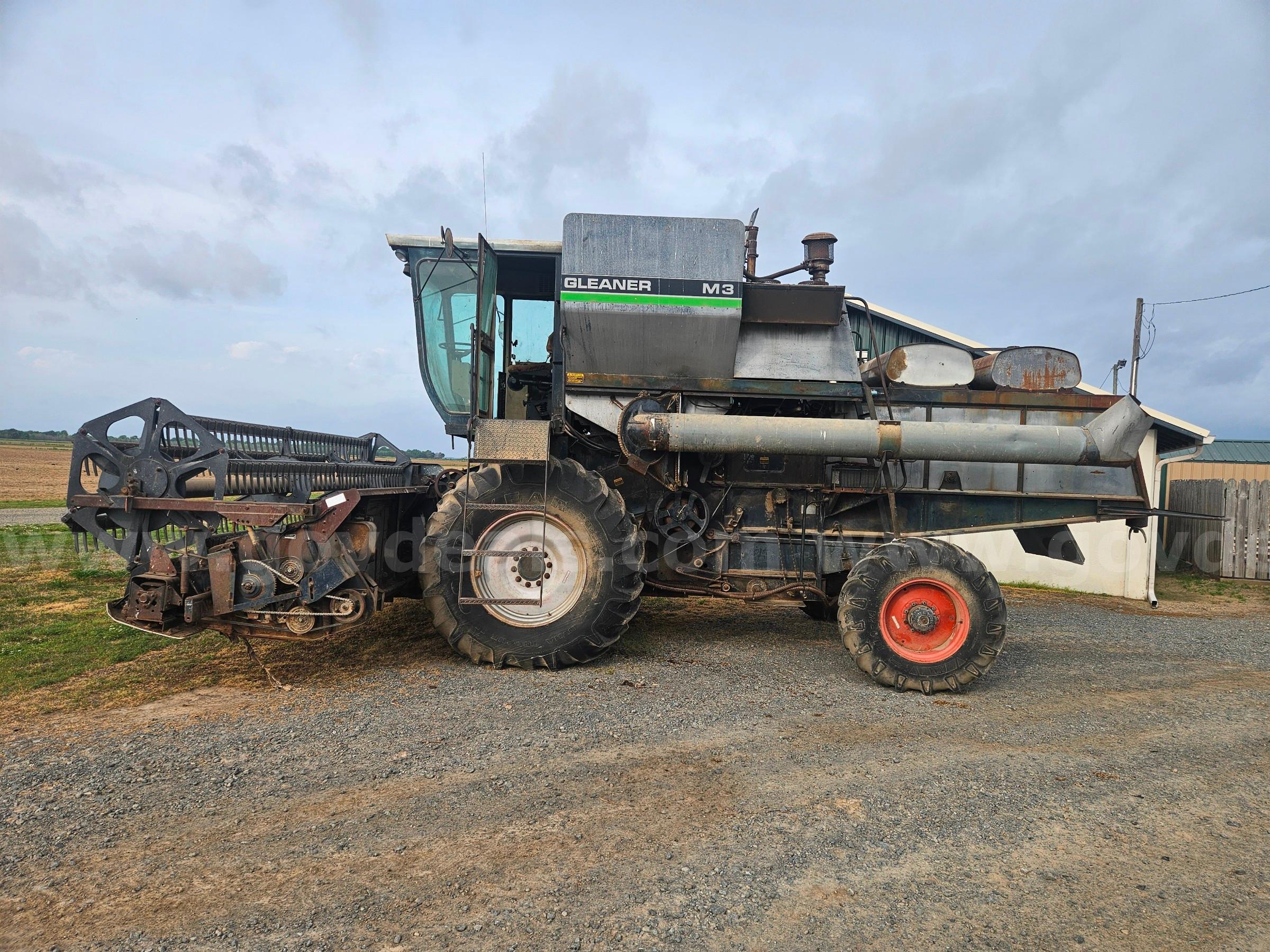 Allis-Chalmers Gleaner M3 Combine Allis-Chalmers Gleaner M3 Government Surplus Auction - Primary Photo