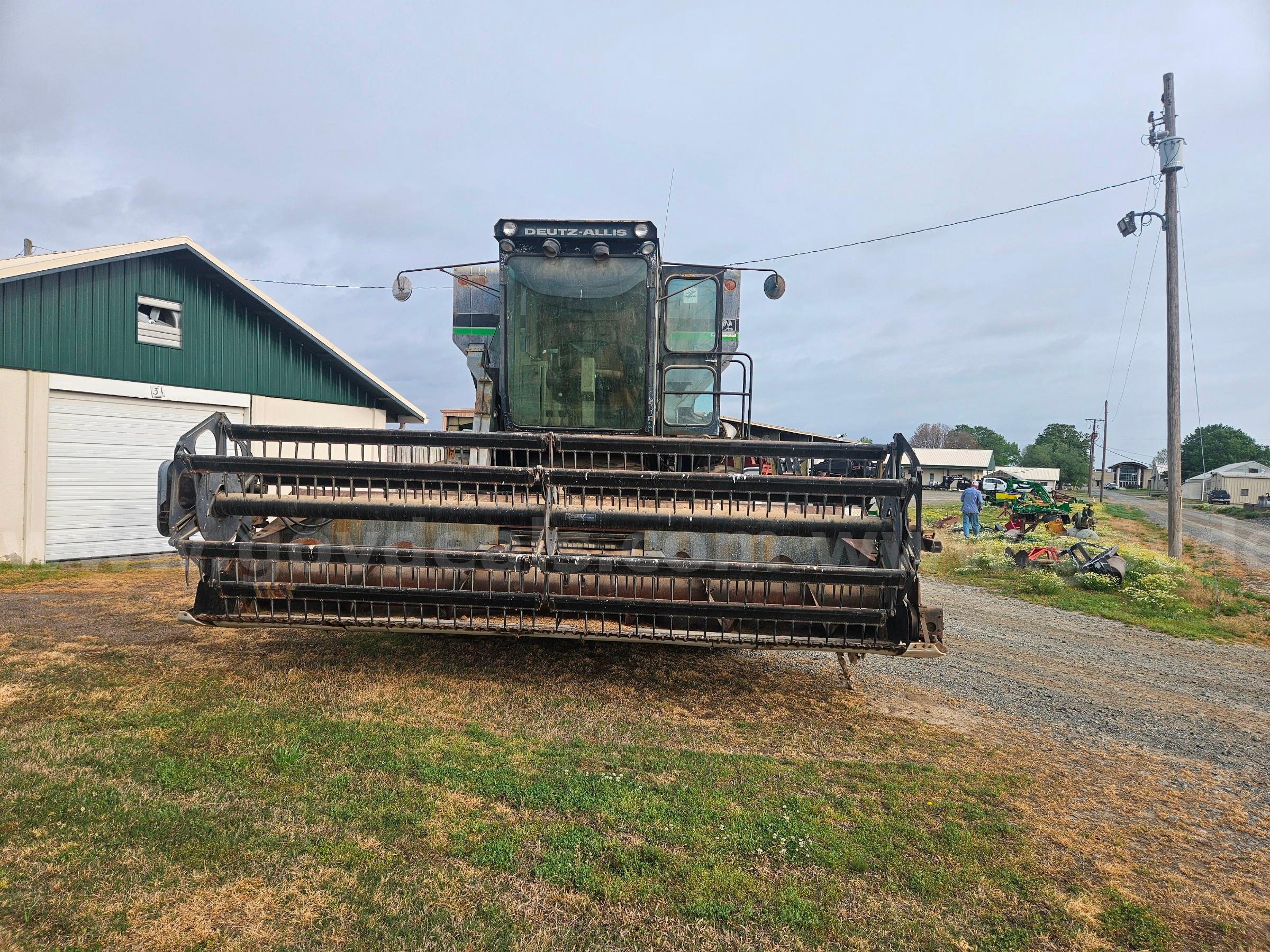 Allis-Chalmers Gleaner M3 Combine Allis-Chalmers Gleaner M3 Government Surplus Auction - Photo #3