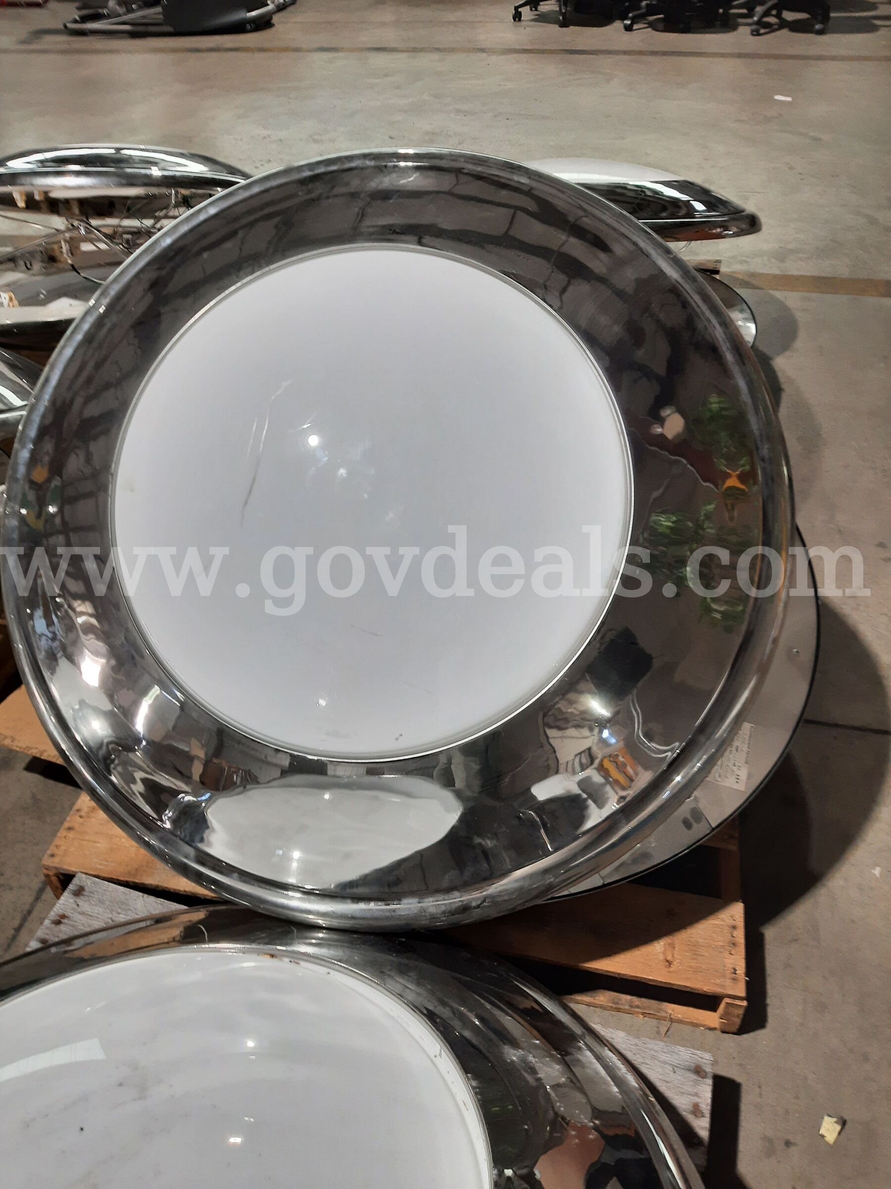Large Pendant Lights   Government Surplus Auction - Photo #2