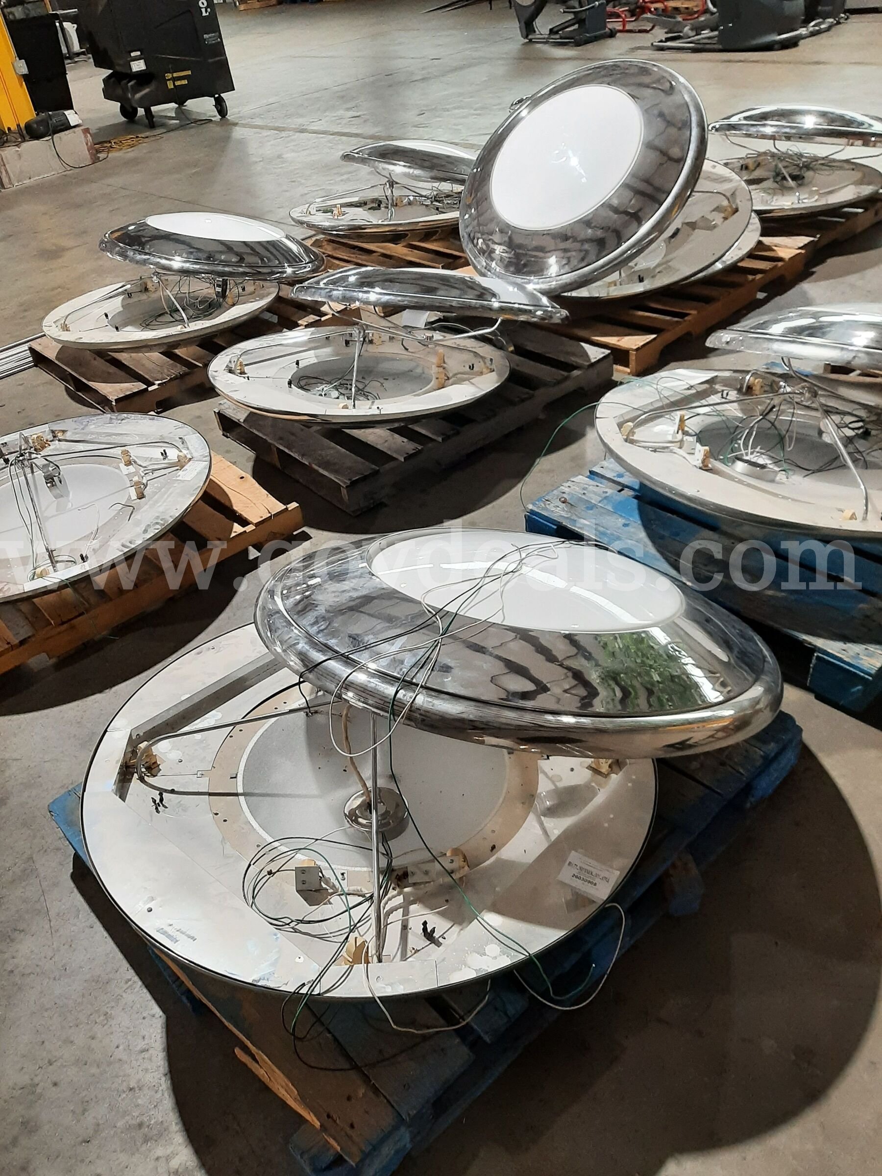 Large Pendant Lights   Government Surplus Auction - Photo #3