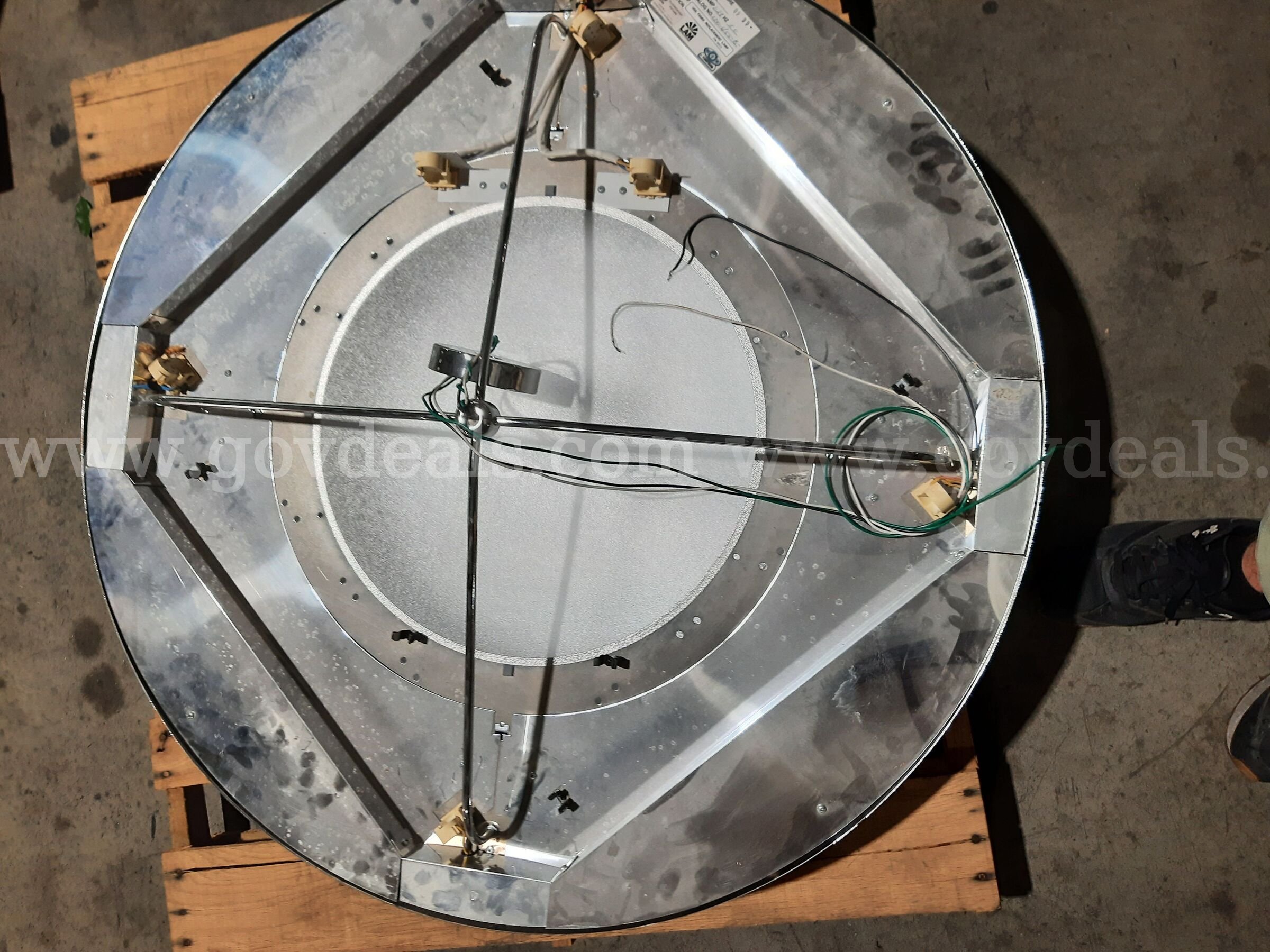 Large Pendant Lights   Government Surplus Auction - Photo #6
