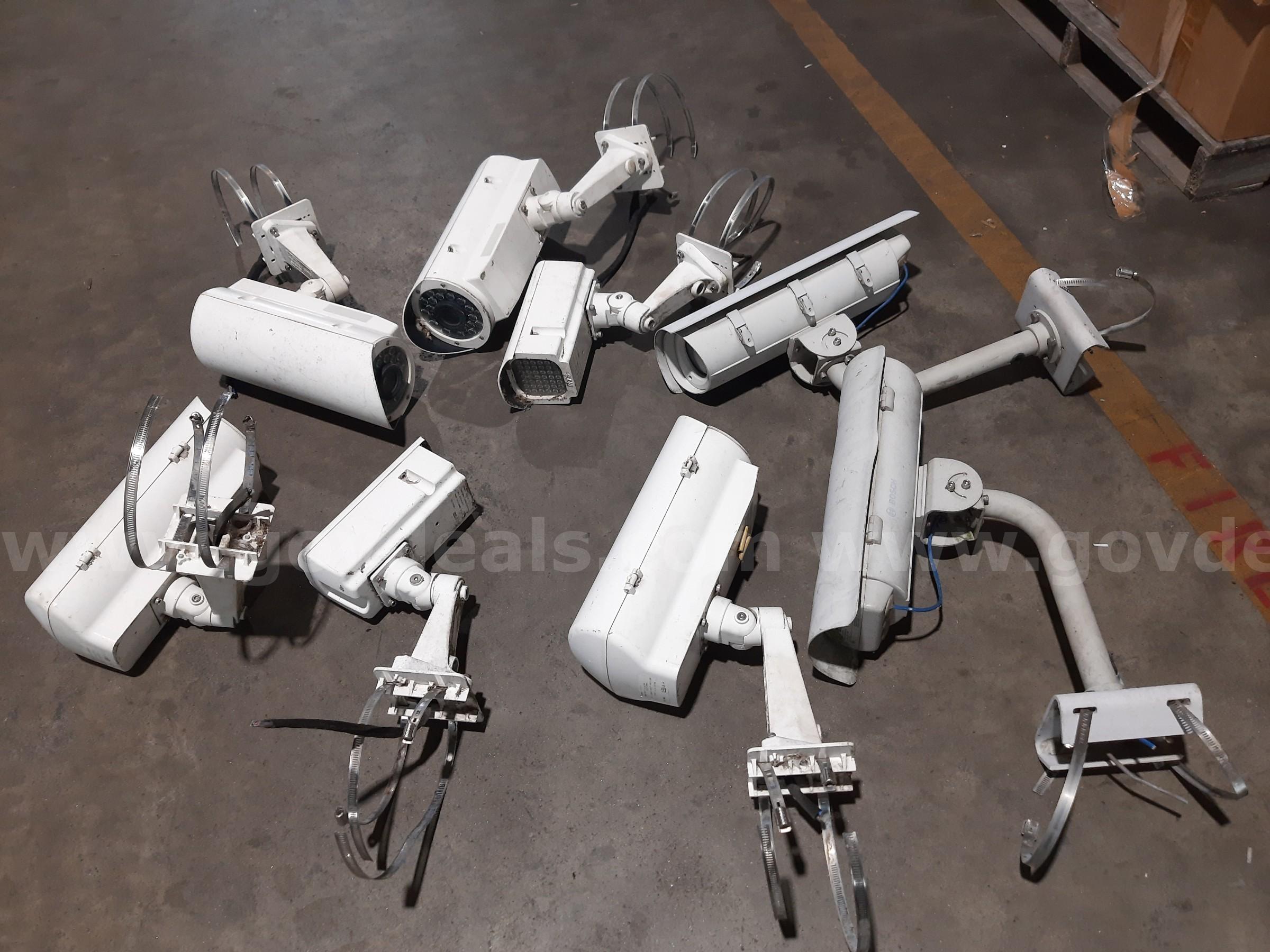 BOX OF TRAFFIC CAMERAS   Government Surplus Auction - Photo #3