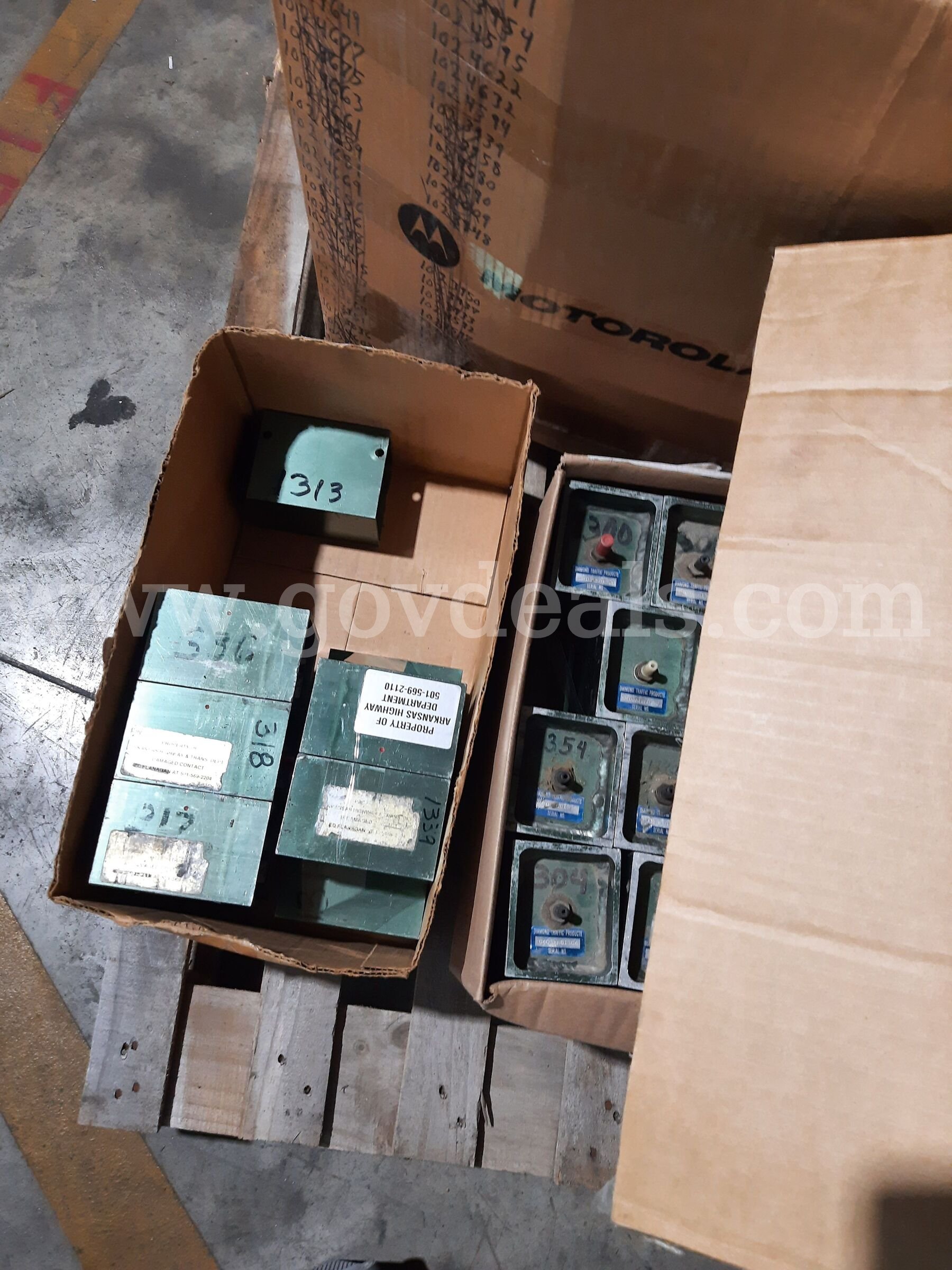 PALLET OF TRAFFIC COUNTERS AND CONTROL BOARDS   Government Surplus Auction - Photo #3