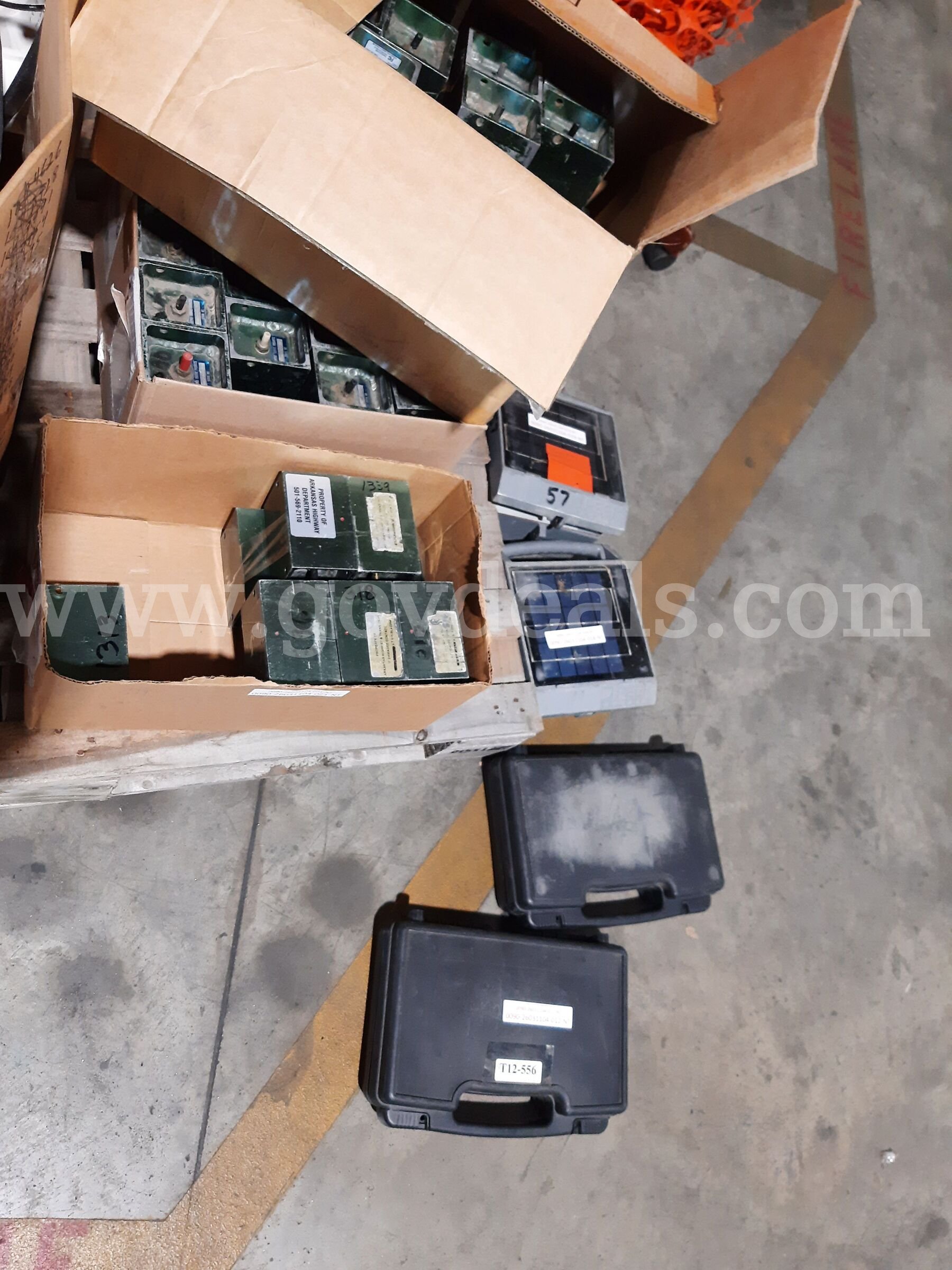 PALLET OF TRAFFIC COUNTERS AND CONTROL BOARDS   Government Surplus Auction - Photo #4