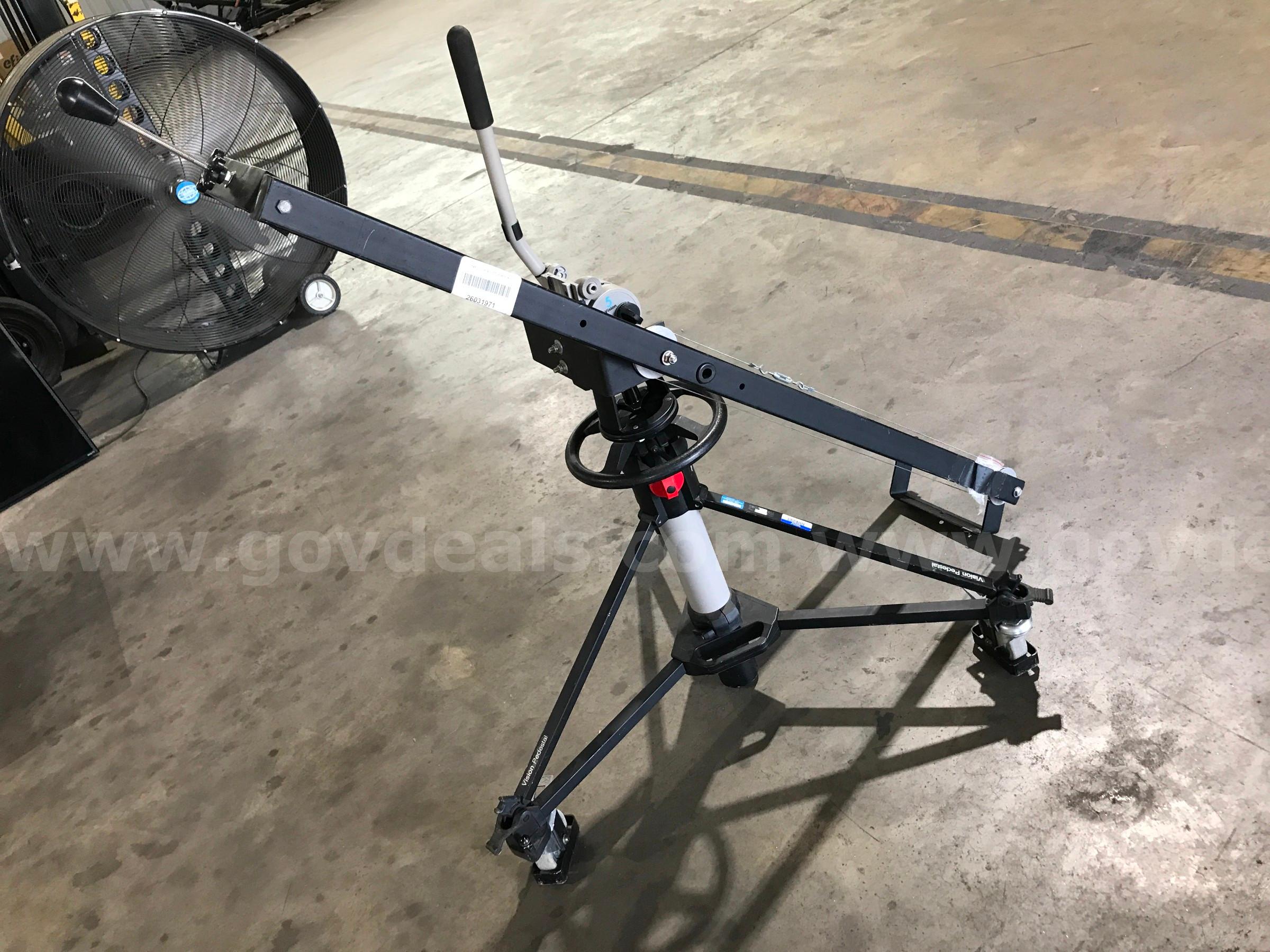 VISION PEDESTAL.   Government Surplus Auction - Photo #3
