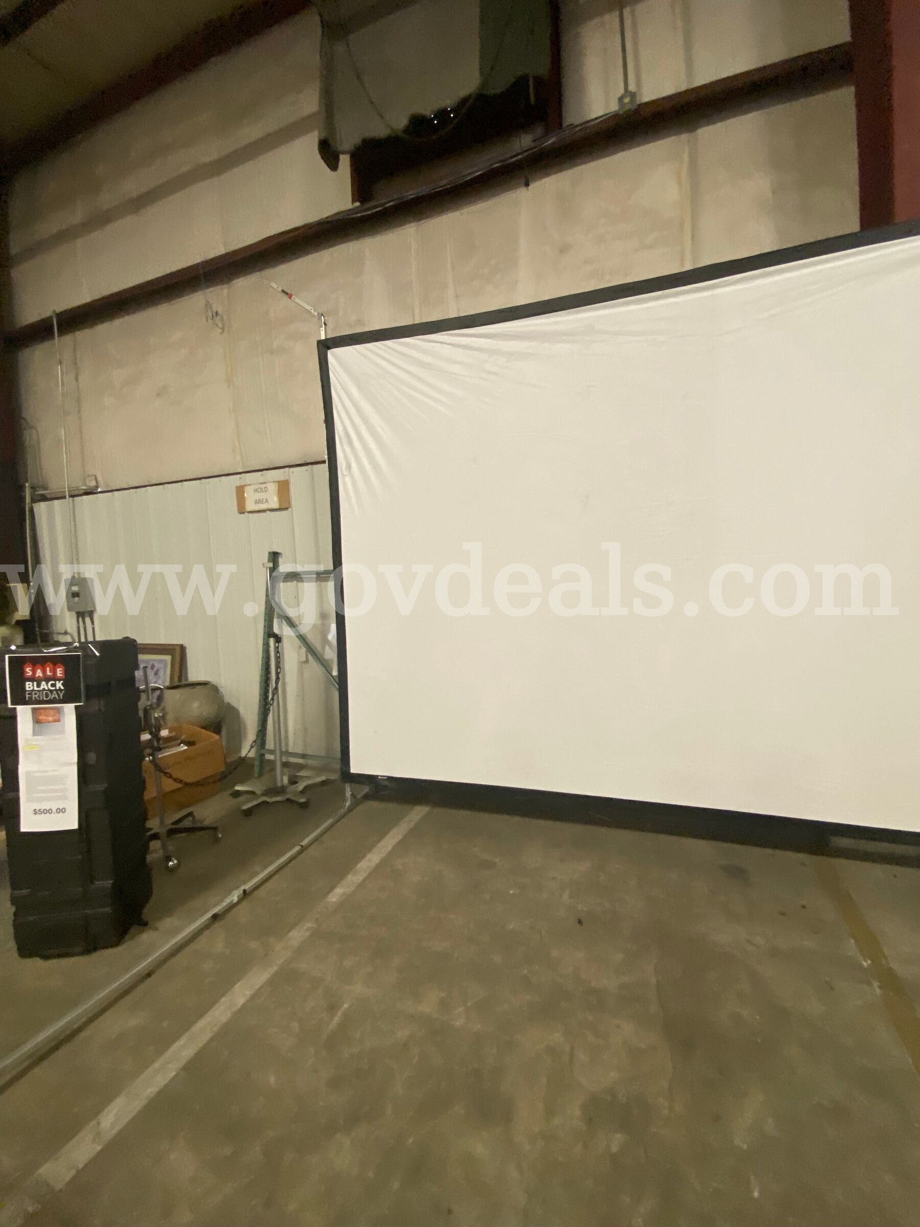 1 DRAPER SCREEN   Government Surplus Auction - Photo #2