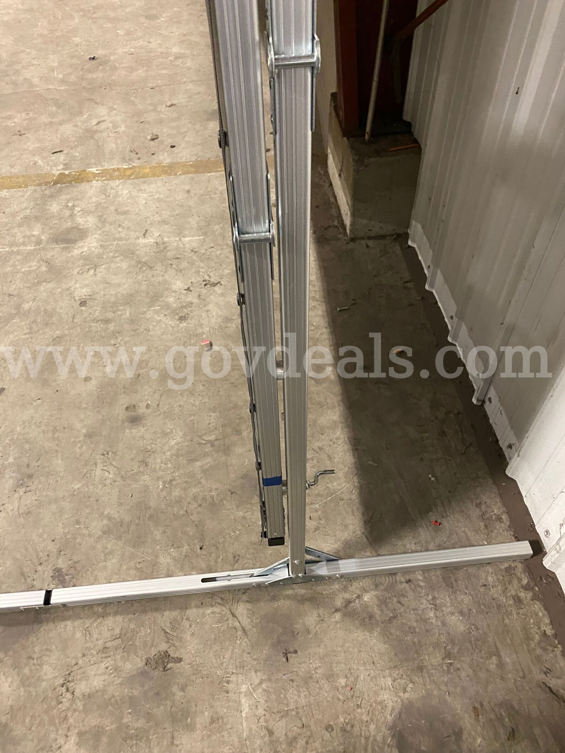 1 DRAPER SCREEN   Government Surplus Auction - Photo #6