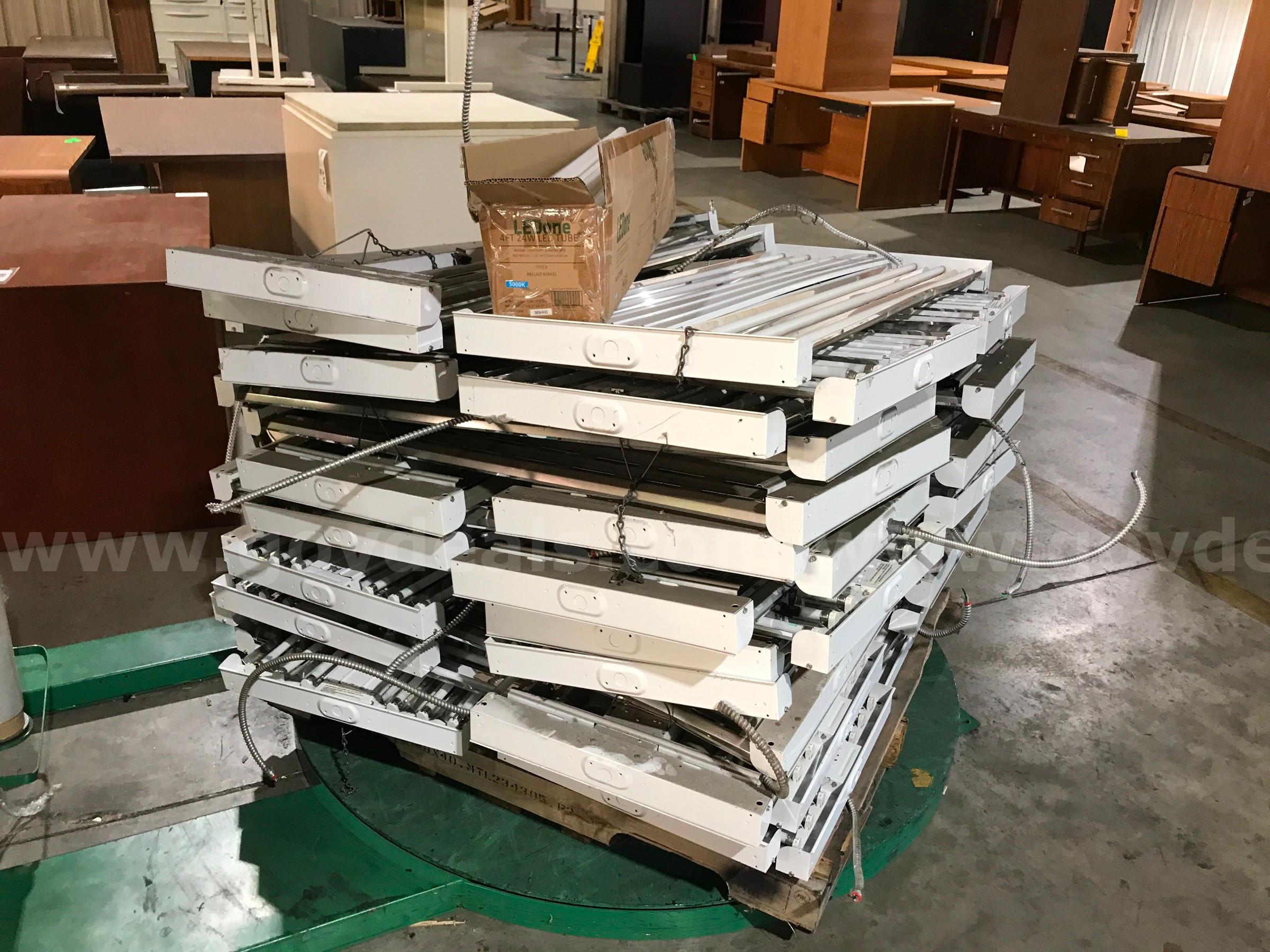 PALLET OF LIGHTING FIXTURES.   Government Surplus Auction - Primary Photo