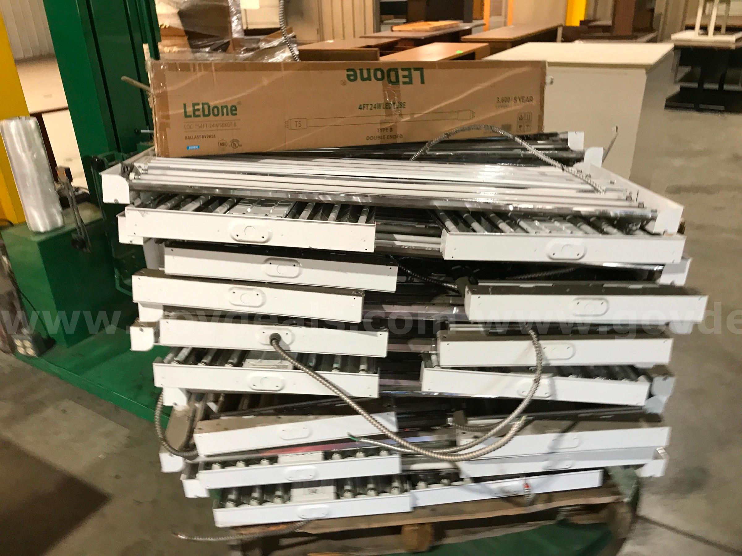 PALLET OF LIGHTING FIXTURES.   Government Surplus Auction - Photo #2