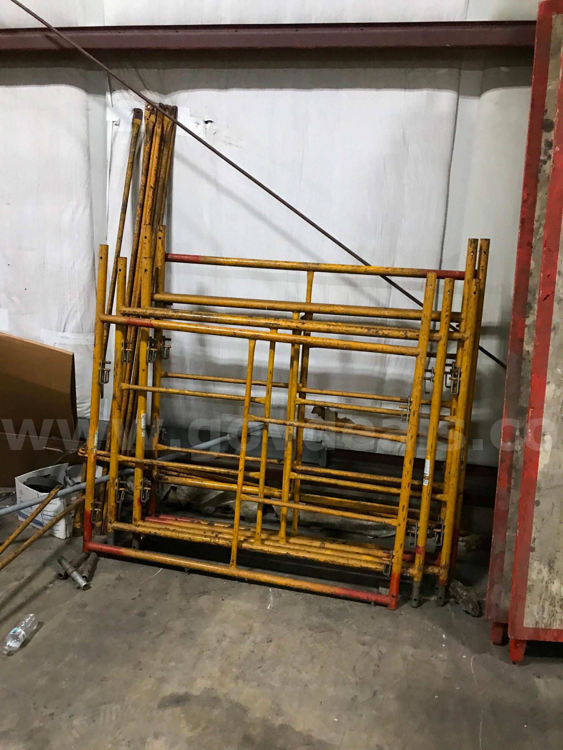 LOT OF SCAFFOLDING ON ONE PALLET.   Government Surplus Auction - Photo #3