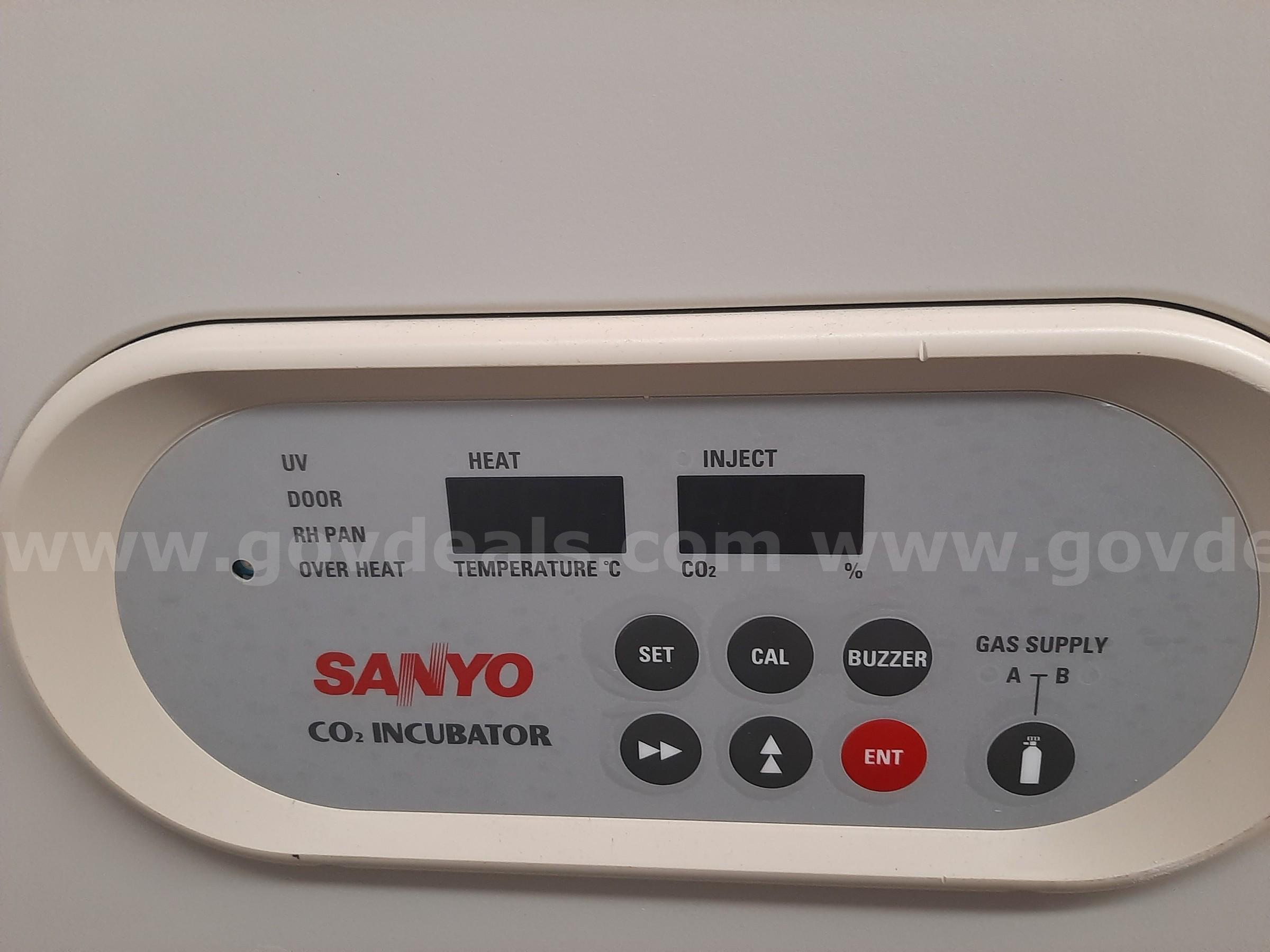 SANYO INCUBATOR NUAIRE  Government Surplus Auction - Photo #2