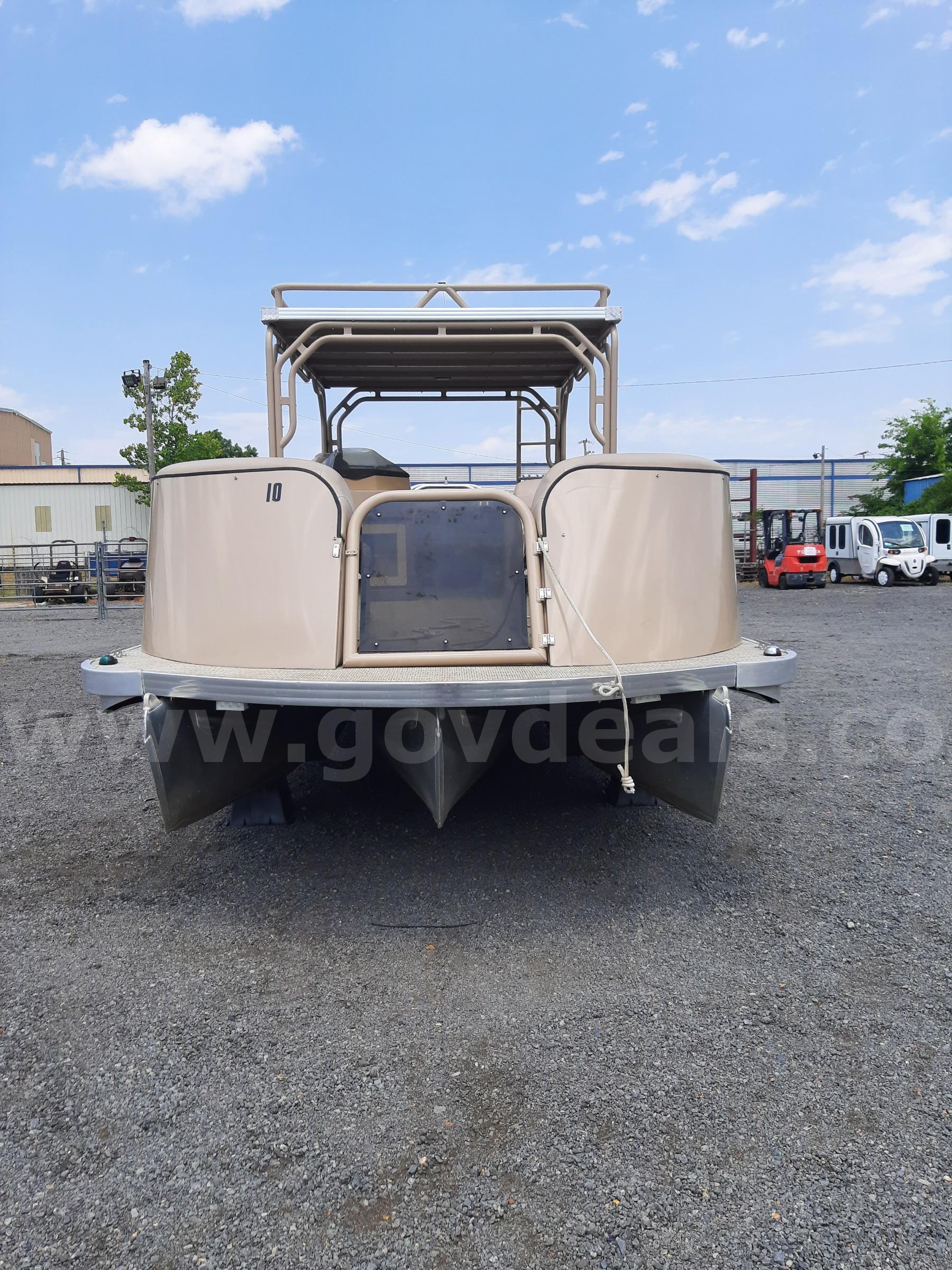 ALOHA PARADISE SERIES TRITOON ALOHA PONTOONS PS260SDTT Government Surplus Auction - Photo #2