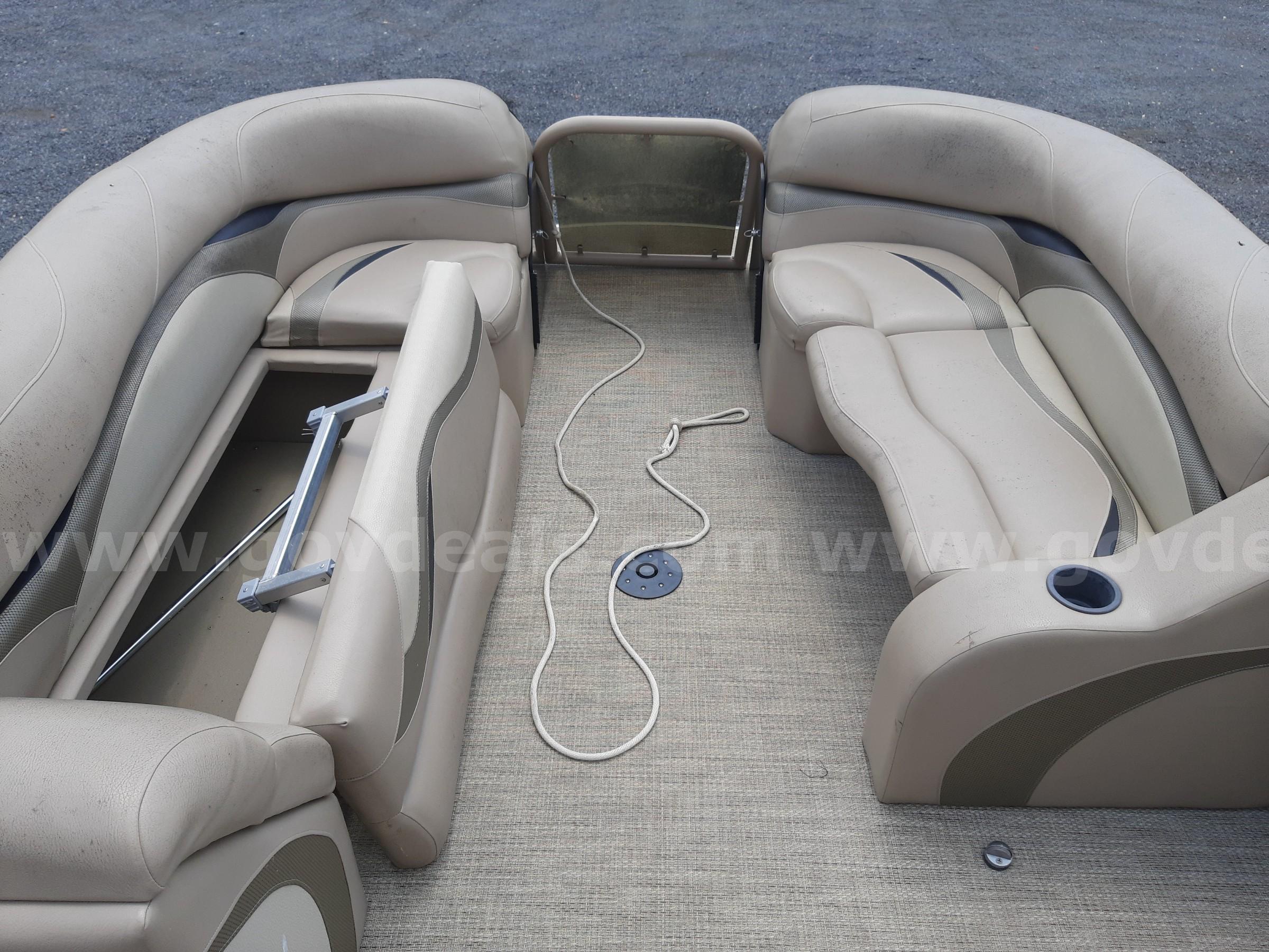 ALOHA PARADISE SERIES TRITOON ALOHA PONTOONS PS260SDTT Government Surplus Auction - Photo #6