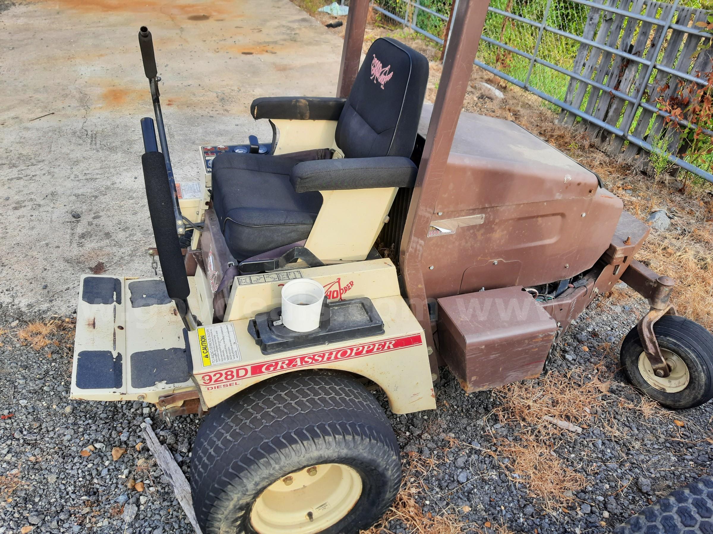 GRASSHOPPER DIESEL MOWER GRASSHOPPER 928D Government Surplus Auction - Photo #2