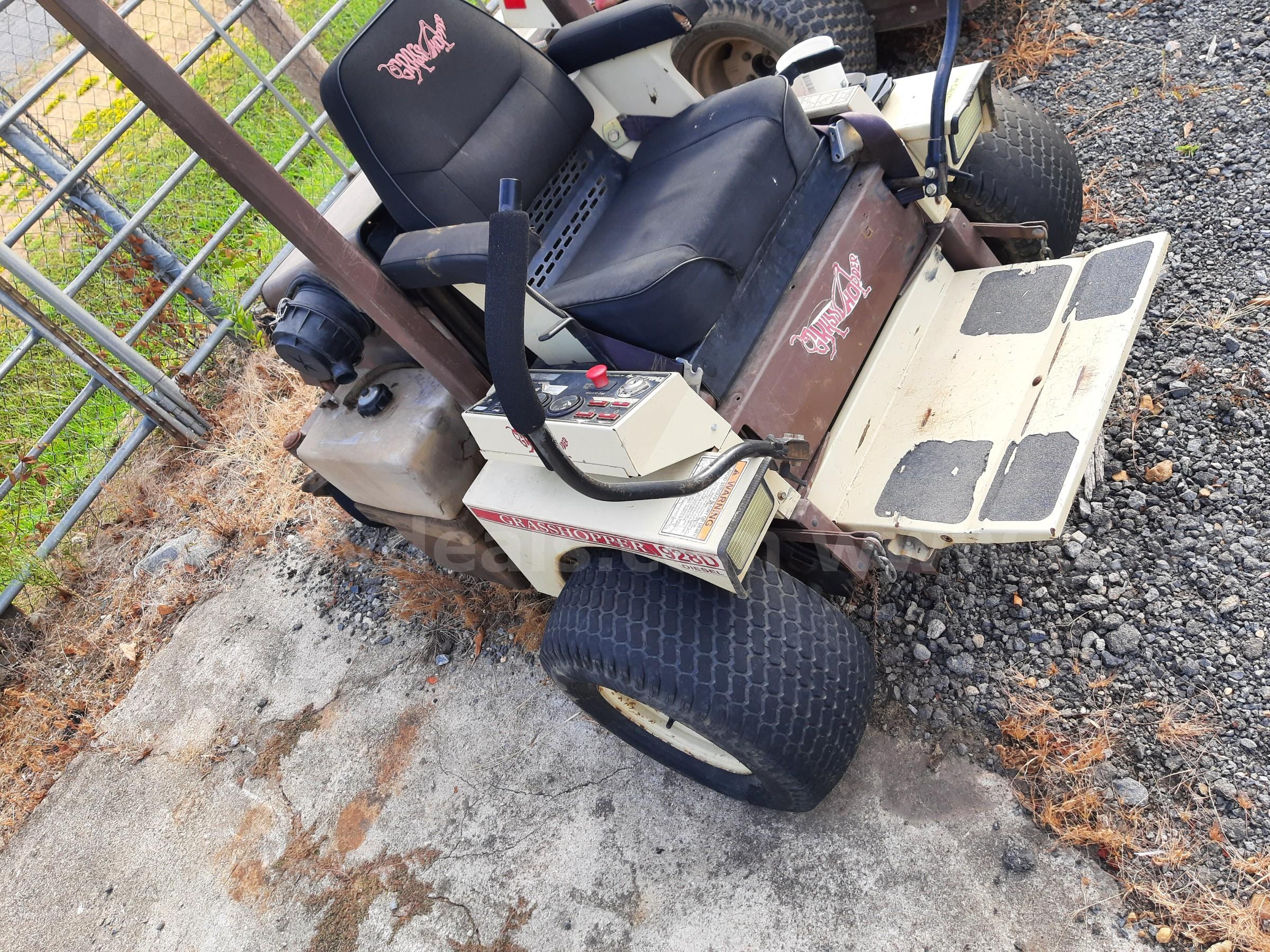 GRASSHOPPER DIESEL MOWER GRASSHOPPER 928D Government Surplus Auction - Photo #3