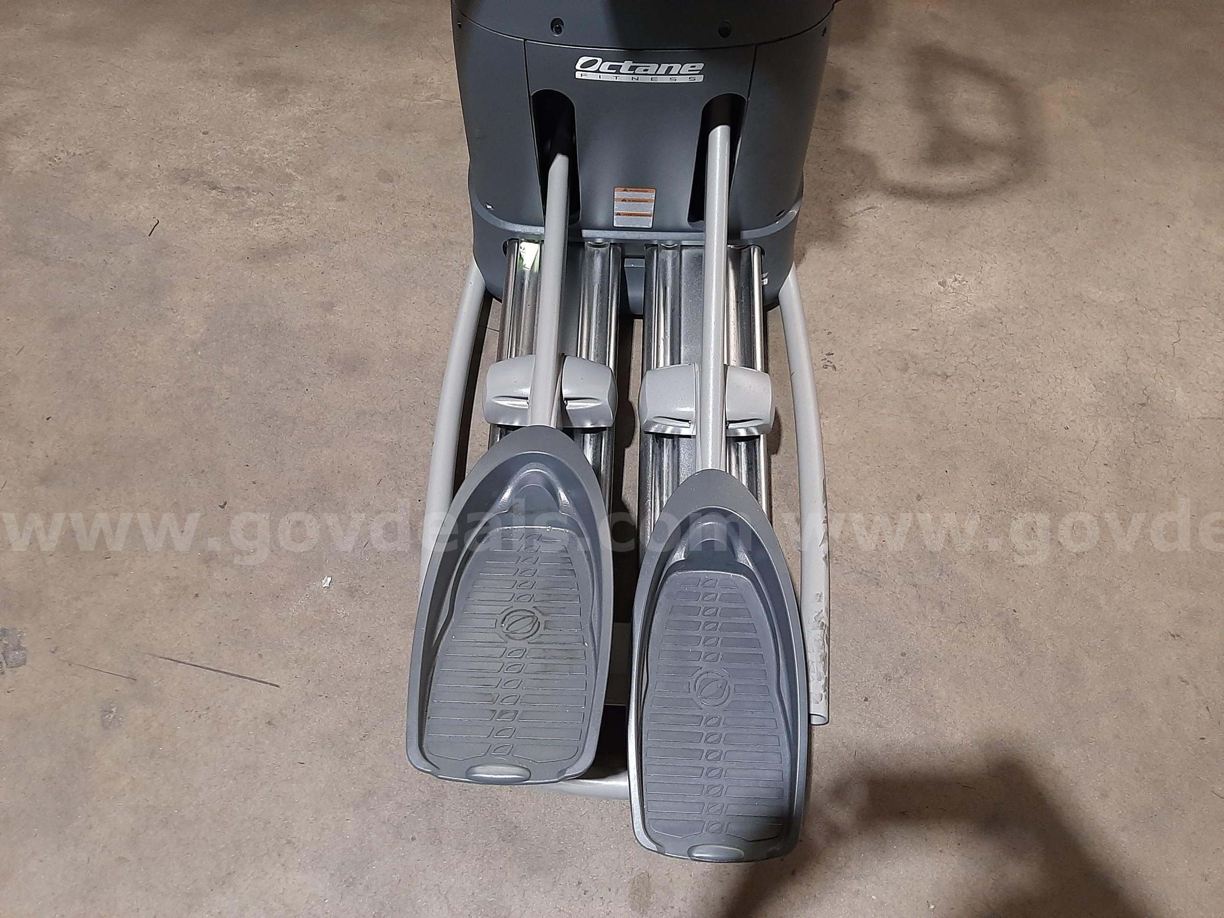 STANDING ELLIPTICAL OCTANE FITNESS  Government Surplus Auction - Photo #4