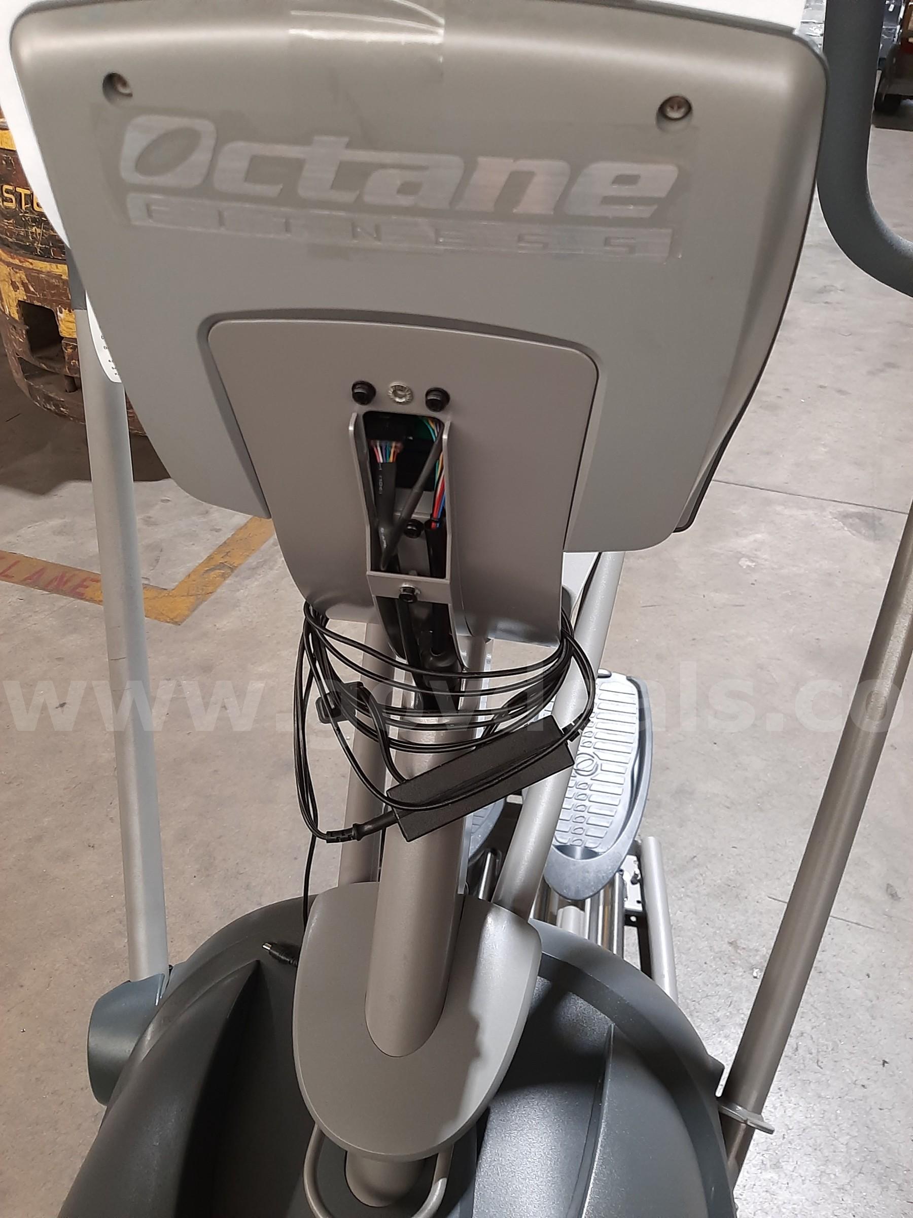 STANDING ELLIPTICAL OCTANE FITNESS  Government Surplus Auction - Photo #6