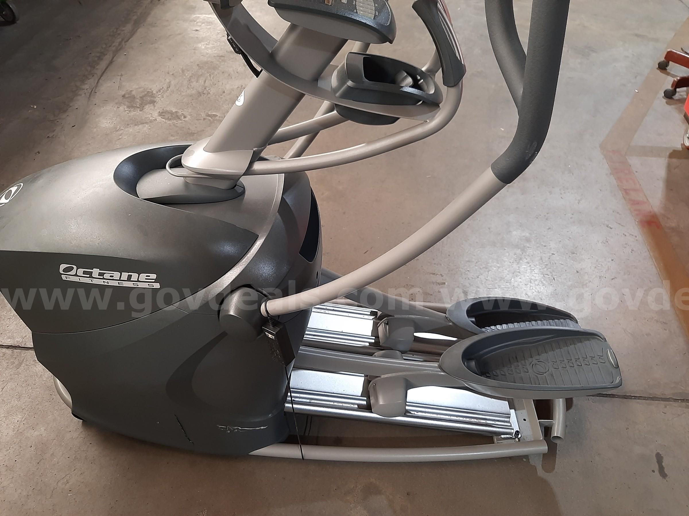 STANDING ELLIPTICAL OCTANE FITNESS  Government Surplus Auction - Photo #3