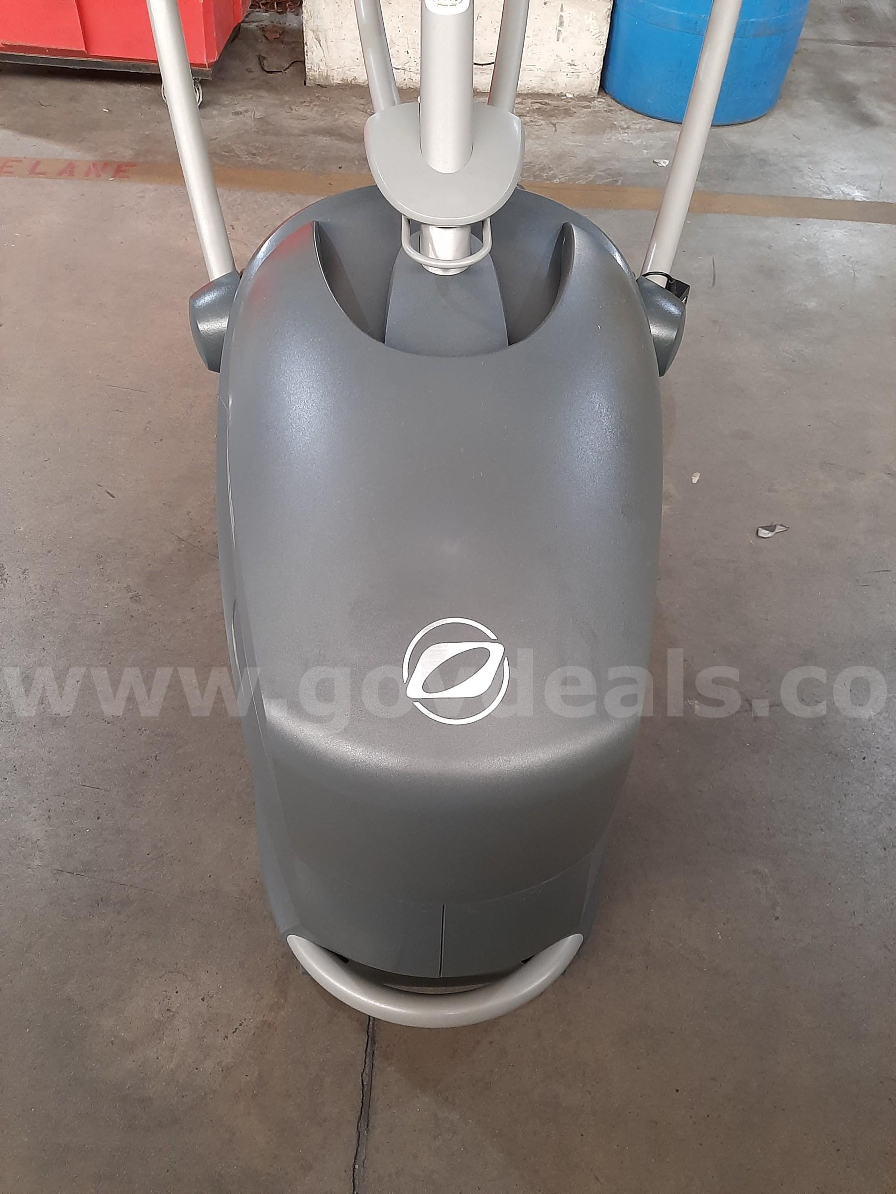 STANDING ELLIPTICAL OCTANE FITNESS  Government Surplus Auction - Photo #5