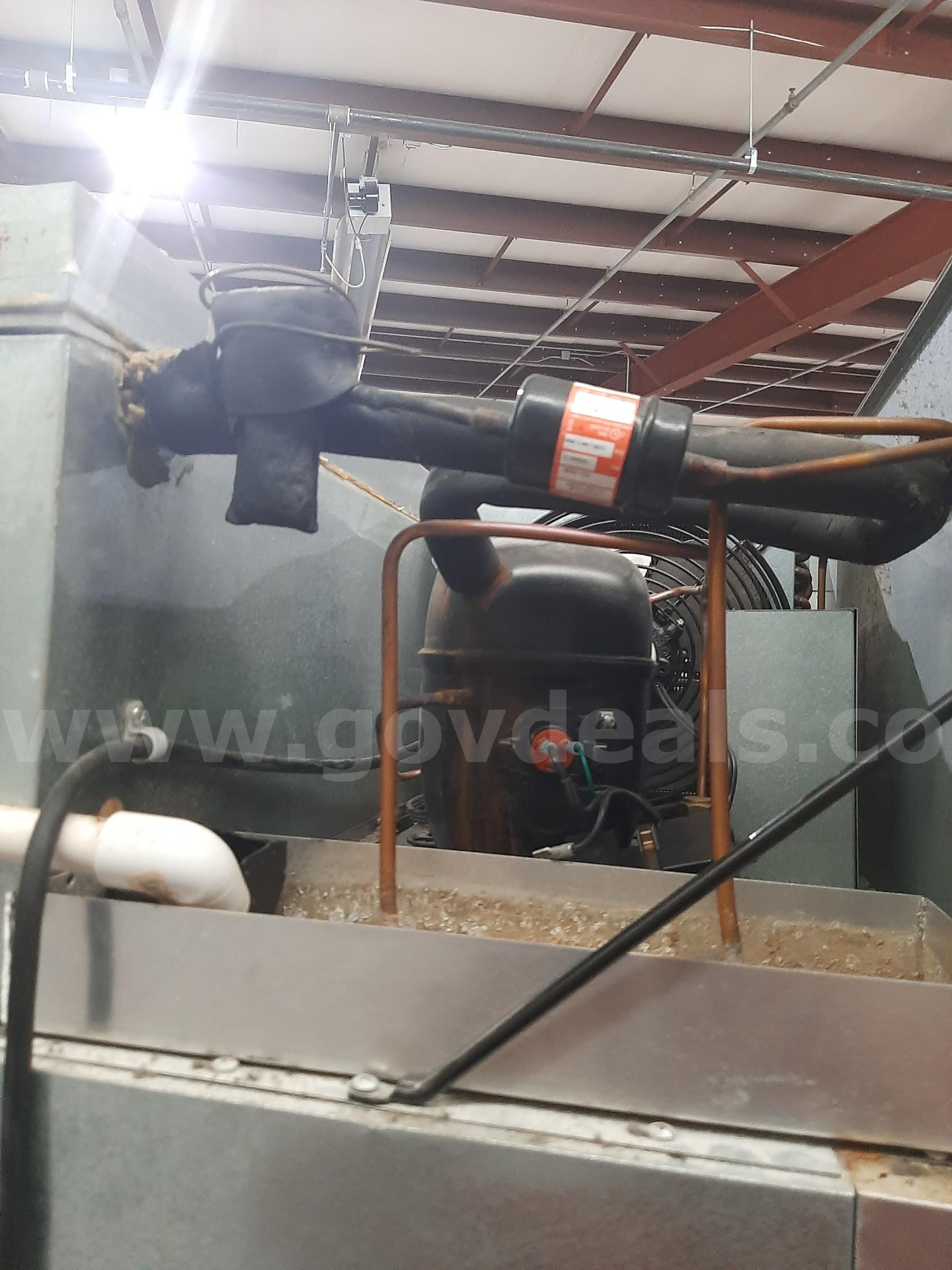 MCCALL COMMERCIAL FREEZER MCCALL 4-4020F01C Government Surplus Auction - Photo #5
