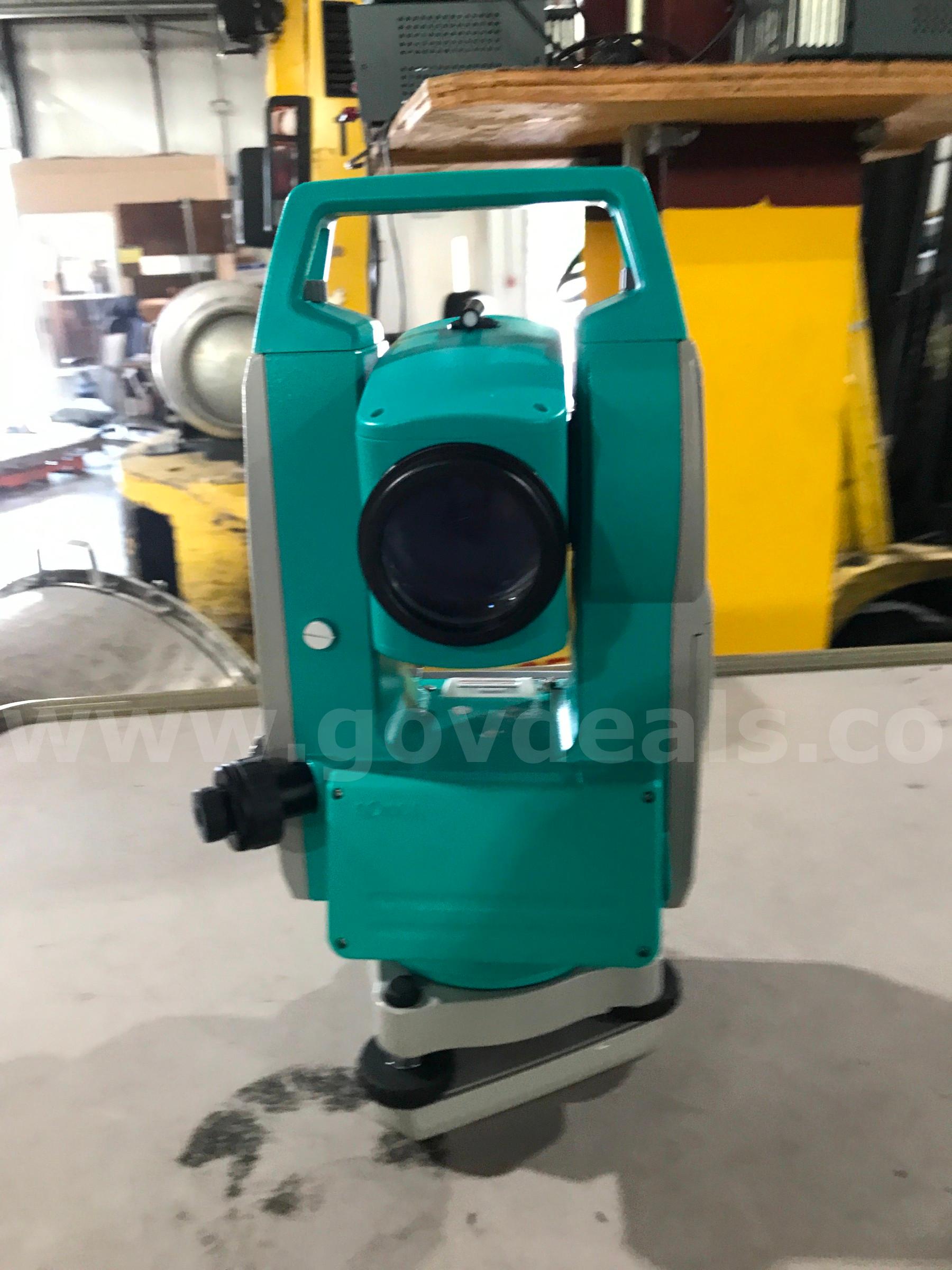 STATION SET 610 SURVEYING EQUIPMENT WITH GPS CAPABILITY ON ONE PALLET.  610 Government Surplus Auction - Photo #2
