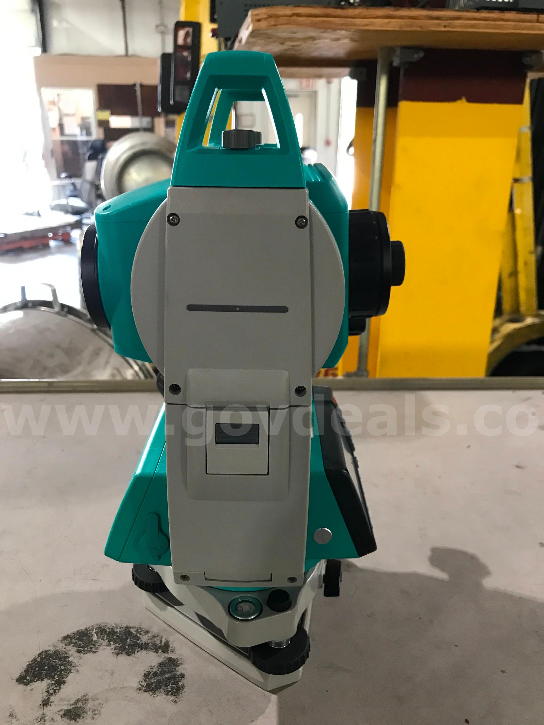 STATION SET 610 SURVEYING EQUIPMENT WITH GPS CAPABILITY ON ONE PALLET.  610 Government Surplus Auction - Photo #3