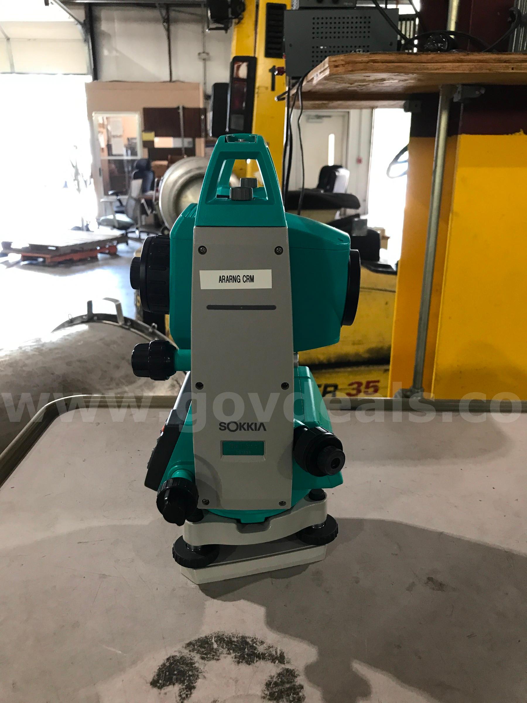 STATION SET 610 SURVEYING EQUIPMENT WITH GPS CAPABILITY ON ONE PALLET.  610 Government Surplus Auction - Photo #4