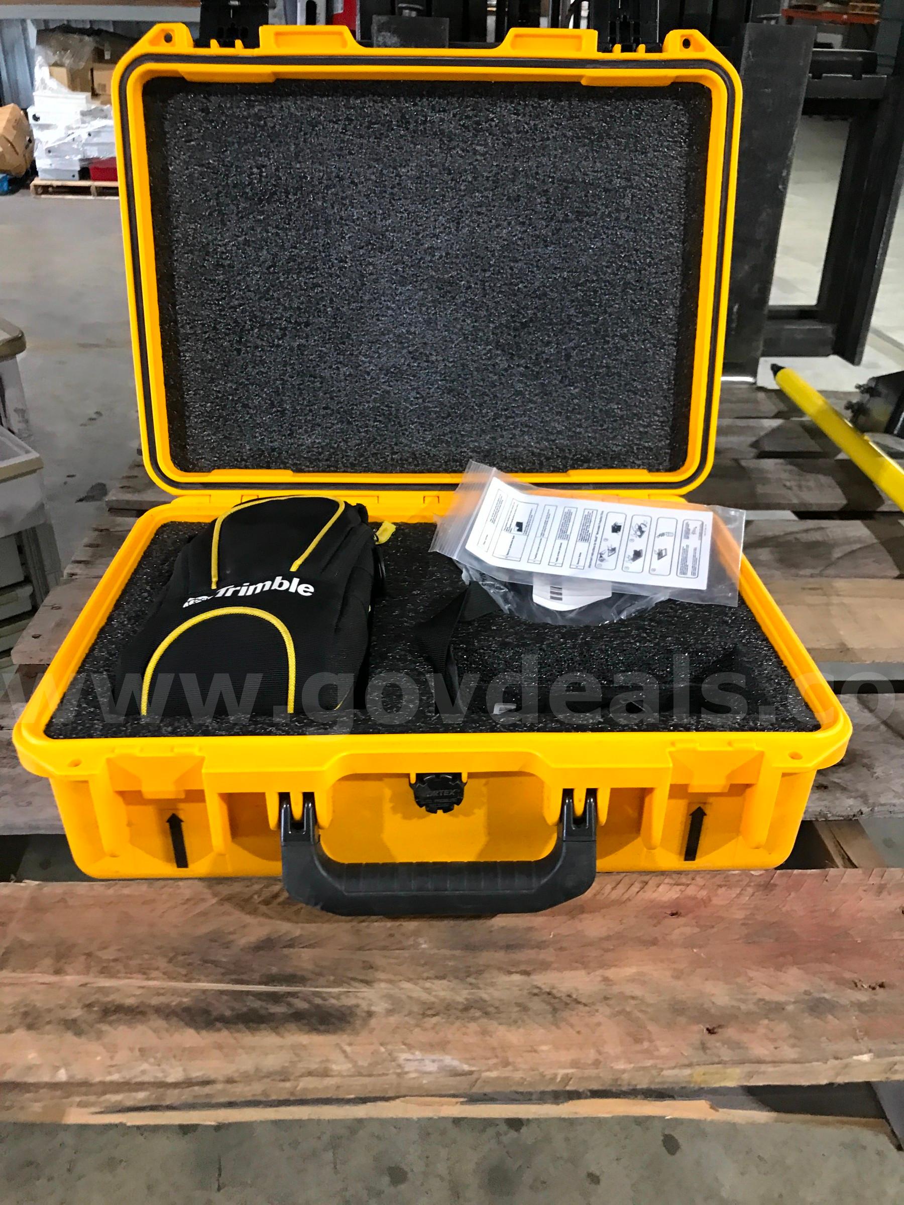 GPS TRIMBLE GEOHX HANDHELD SYSTEM WITH ANT POLE ON ONE PALLET.   Government Surplus Auction - Photo #3
