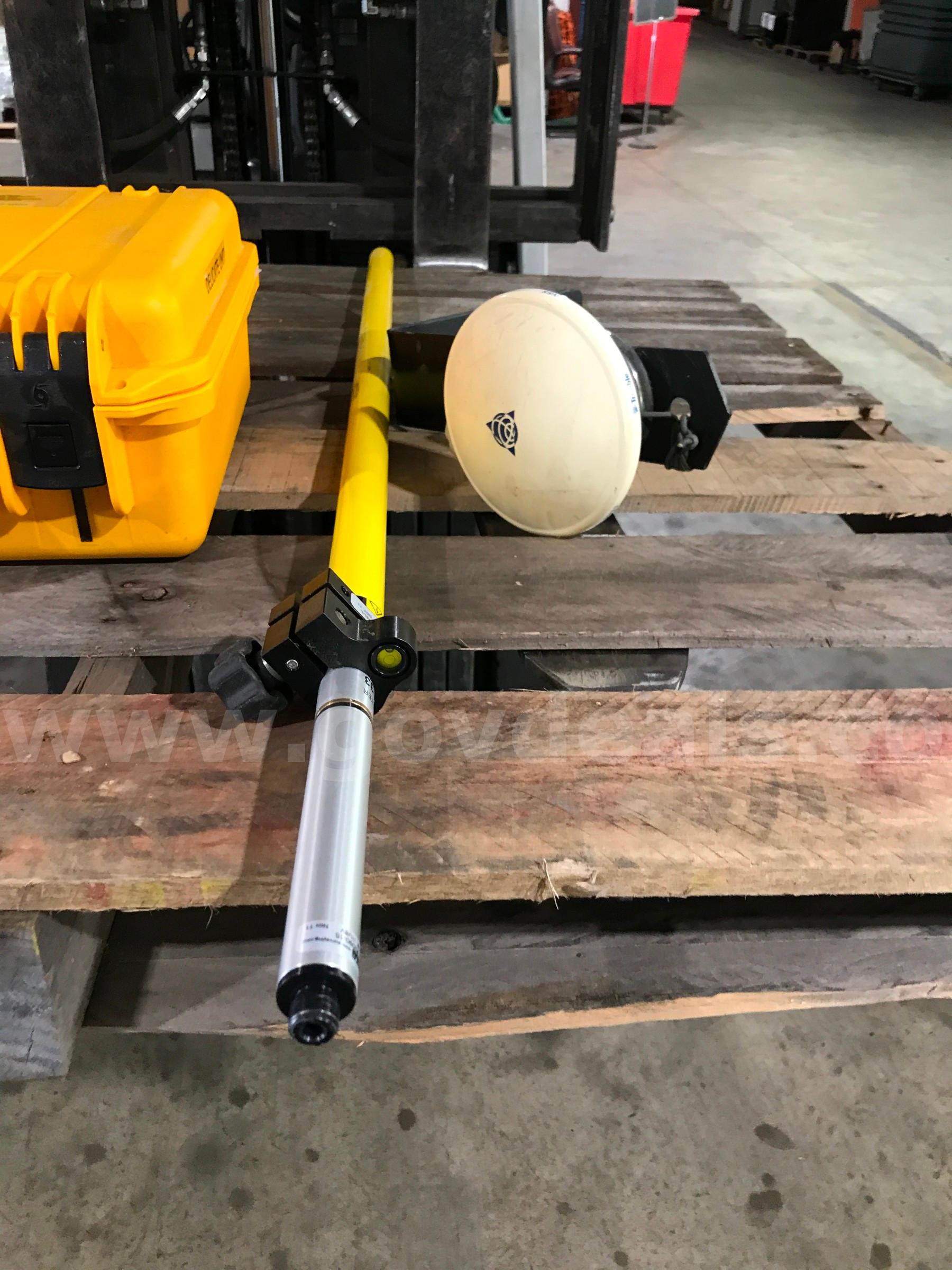 GPS TRIMBLE GEOHX HANDHELD SYSTEM WITH ANT POLE ON ONE PALLET.   Government Surplus Auction - Photo #4