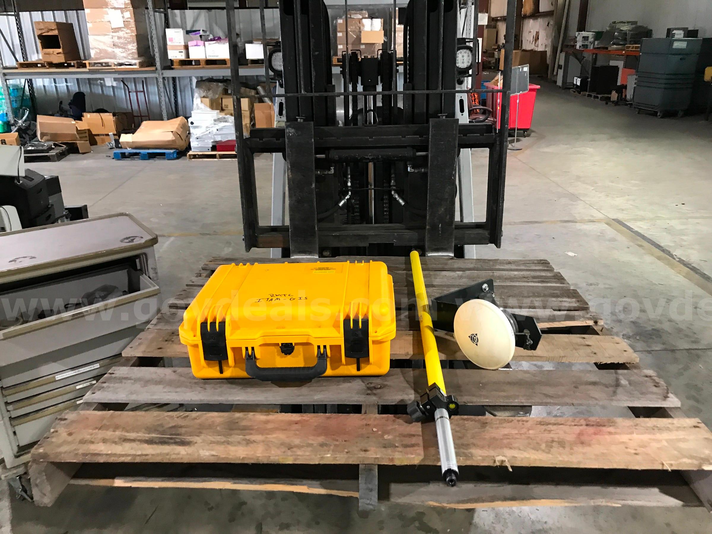 GPS TRIMBLE GEOHX HANDHELD SYSTEM WITH ANT POLE ON ONE PALLET.   Government Surplus Auction - Photo #5