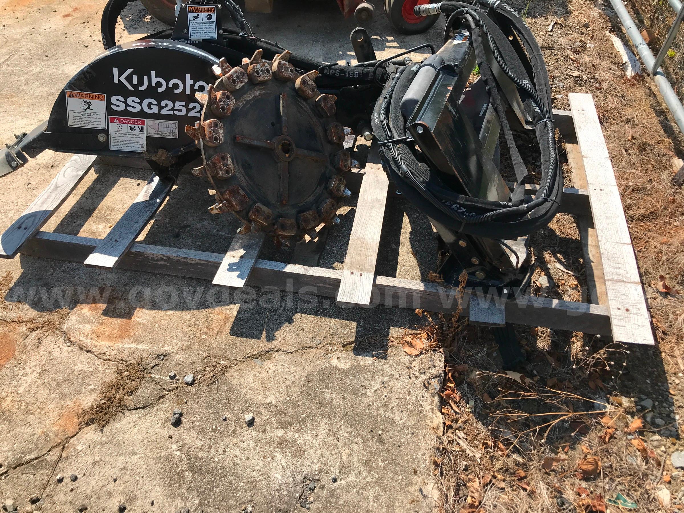 KUBOTA SSG2524 STUMP GRINDER ON A PALLET. KUBOTA SSG2524 Government Surplus Auction - Photo #3