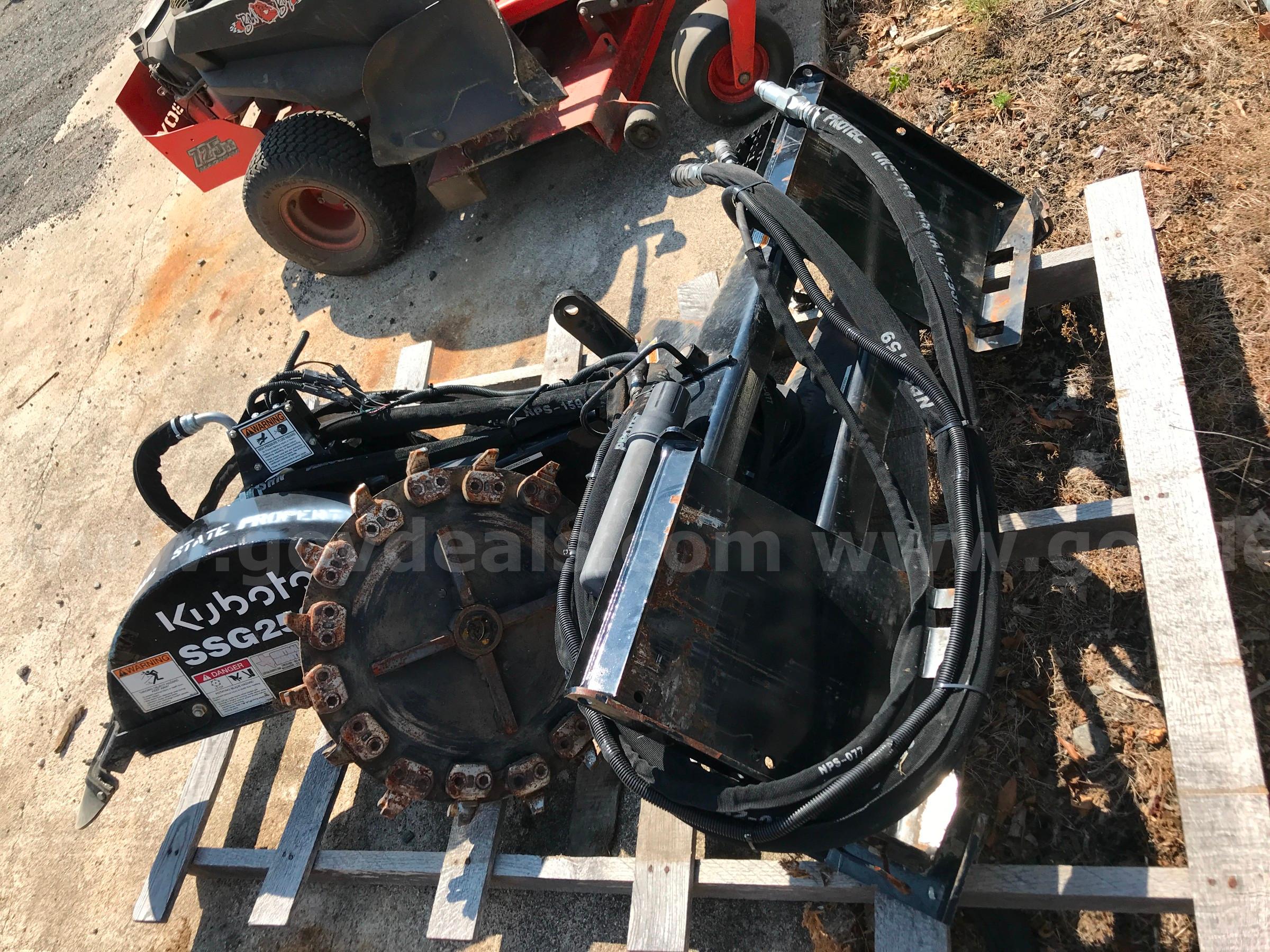 KUBOTA SSG2524 STUMP GRINDER ON A PALLET. KUBOTA SSG2524 Government Surplus Auction - Photo #4